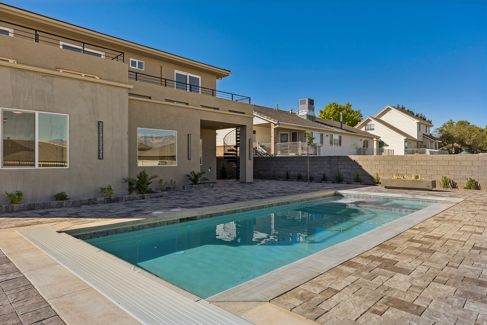 FALCON RIDGE PH 4 - Residential