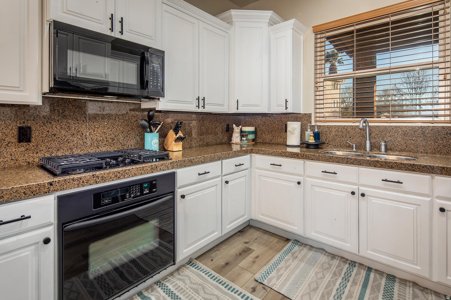 POINT VISTA CONDO - Residential