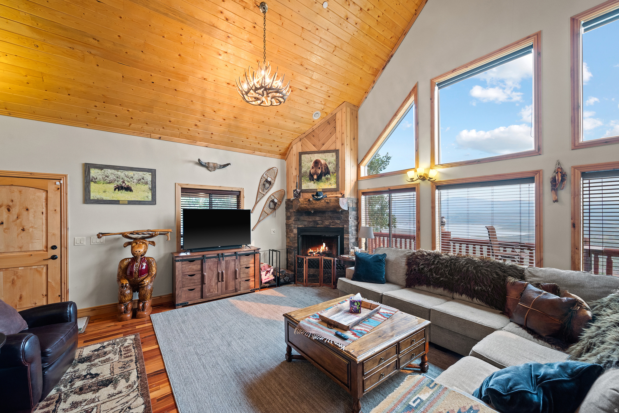 STRAWBERRY LAKEVIEW - Residential