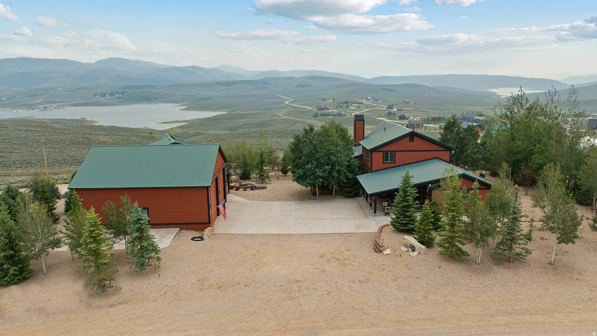 STRAWBERRY LAKEVIEW - Residential