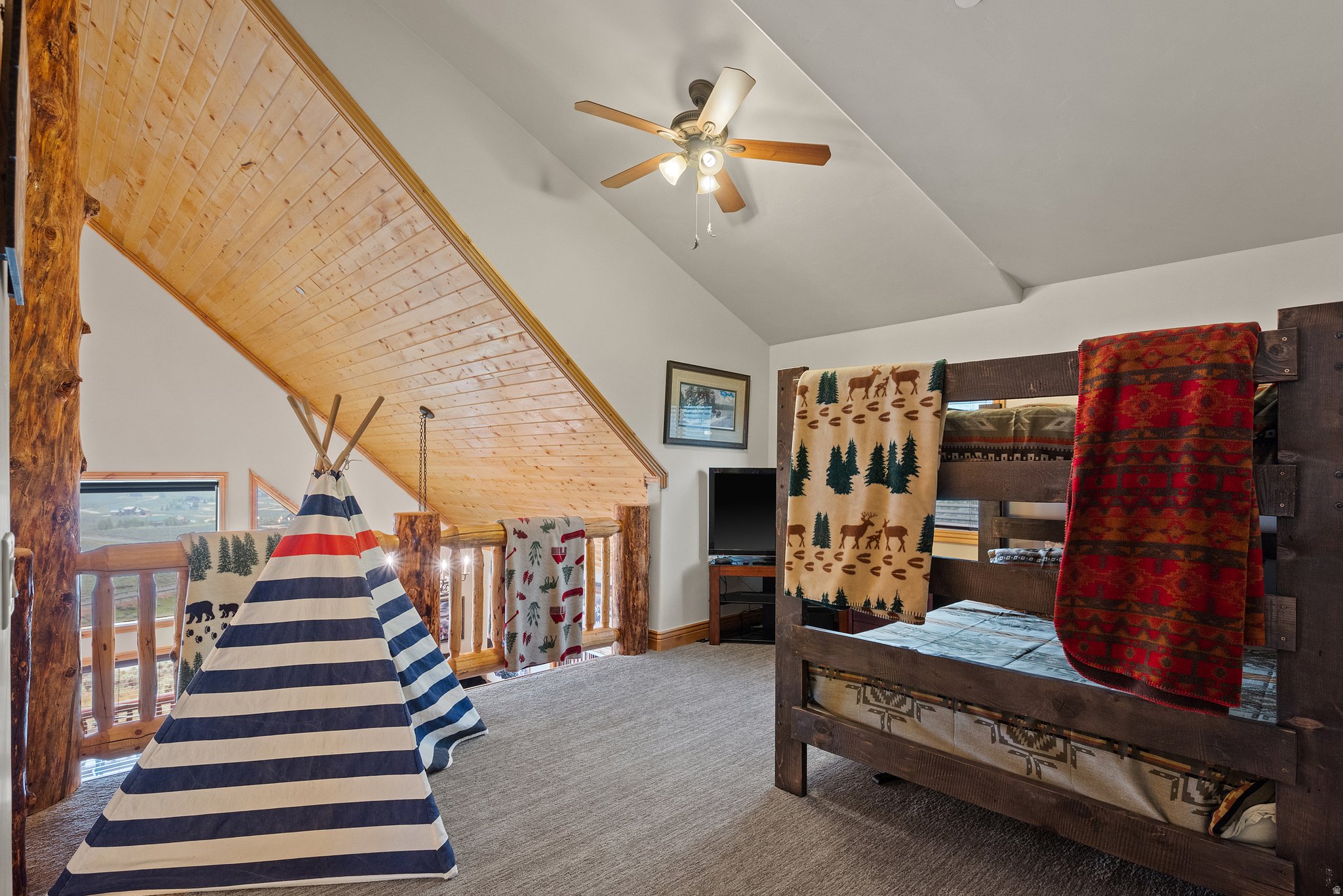 STRAWBERRY LAKEVIEW - Residential