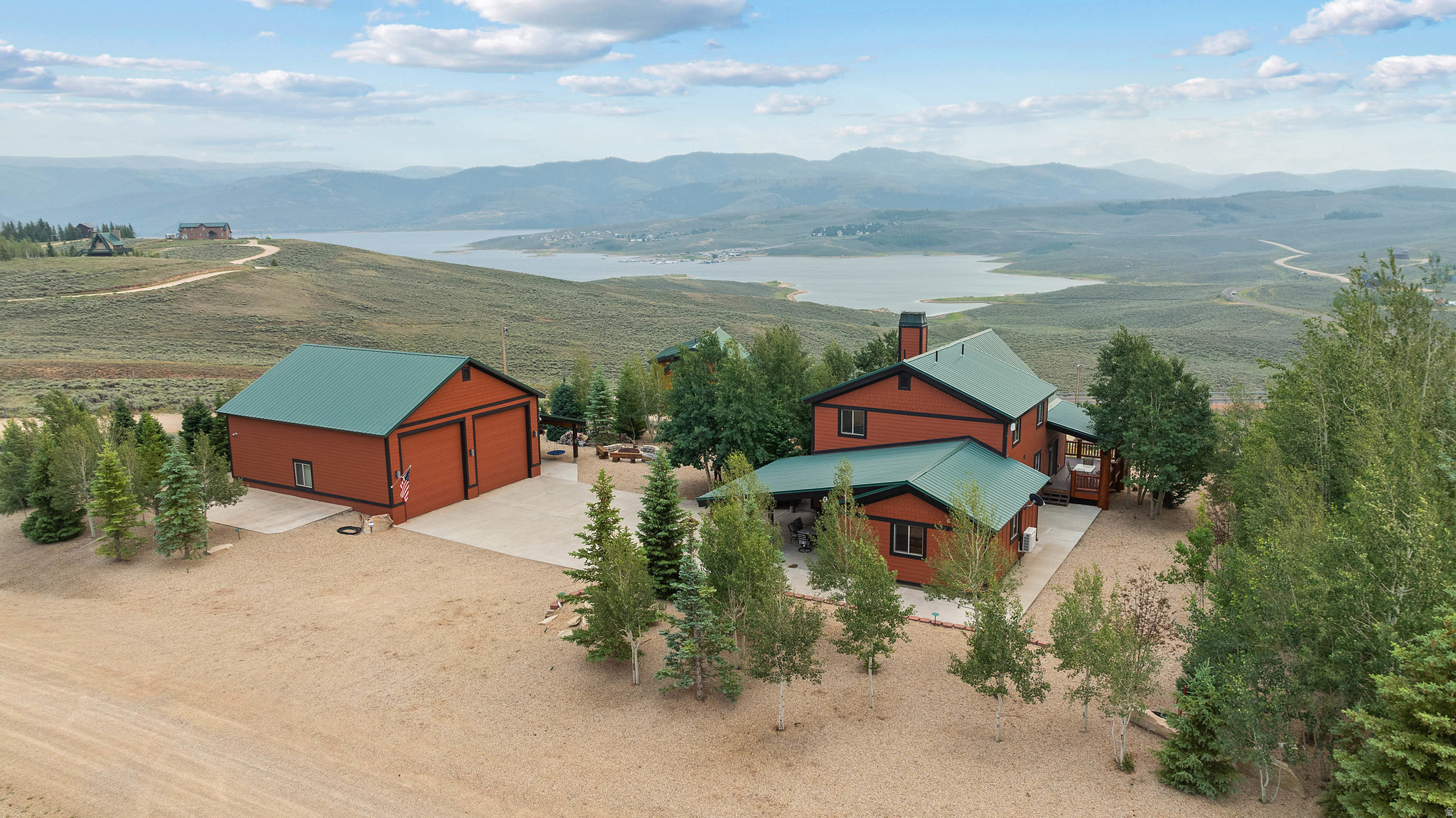 STRAWBERRY LAKEVIEW - Residential