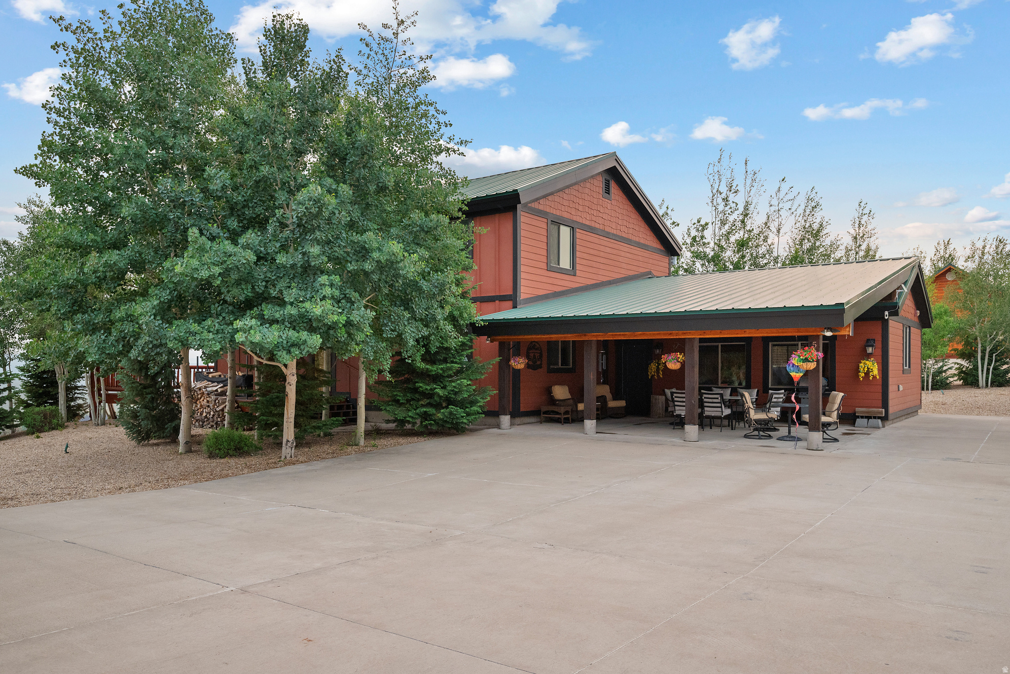 STRAWBERRY LAKEVIEW - Residential