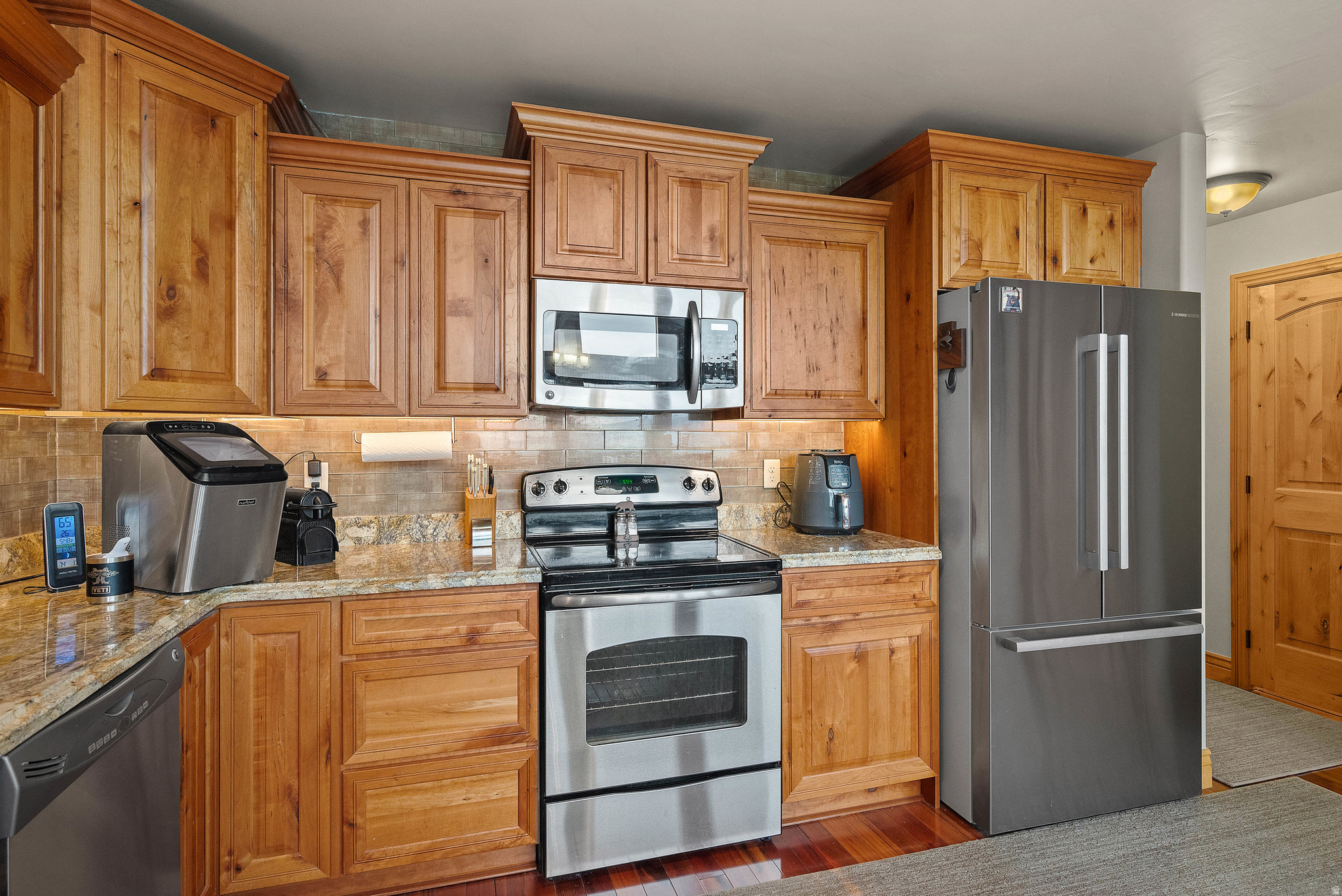 STRAWBERRY LAKEVIEW - Residential