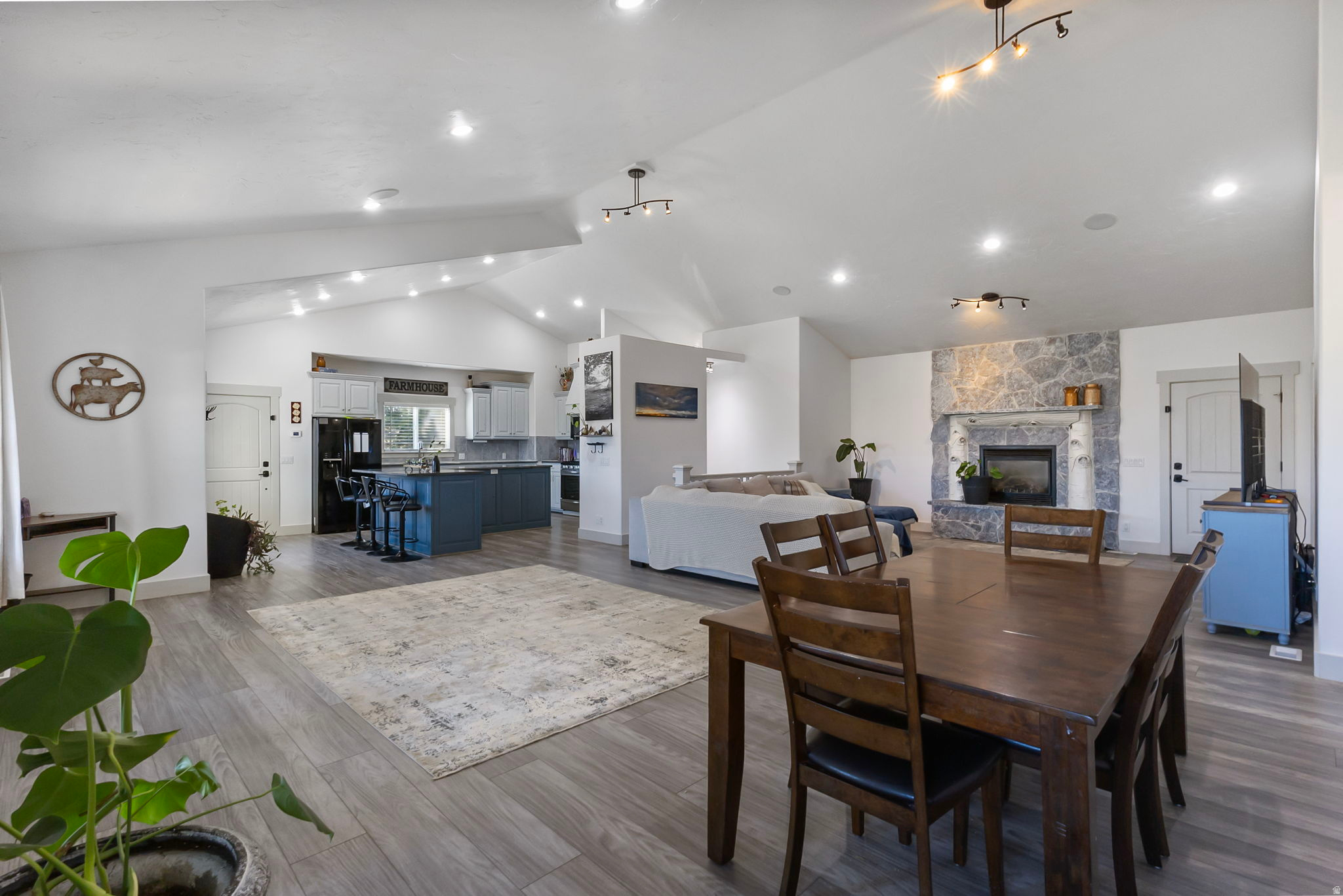 BROAD LAND PROPERTIES WEST MOUNTAIN RANCHES - Residential