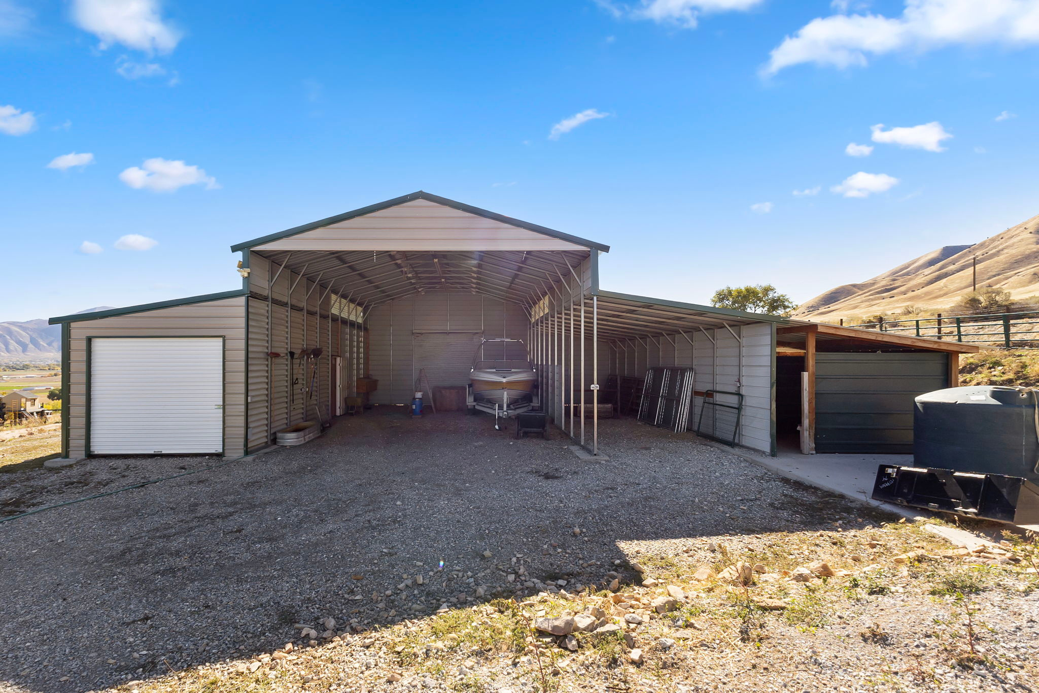 BROAD LAND PROPERTIES WEST MOUNTAIN RANCHES - Residential