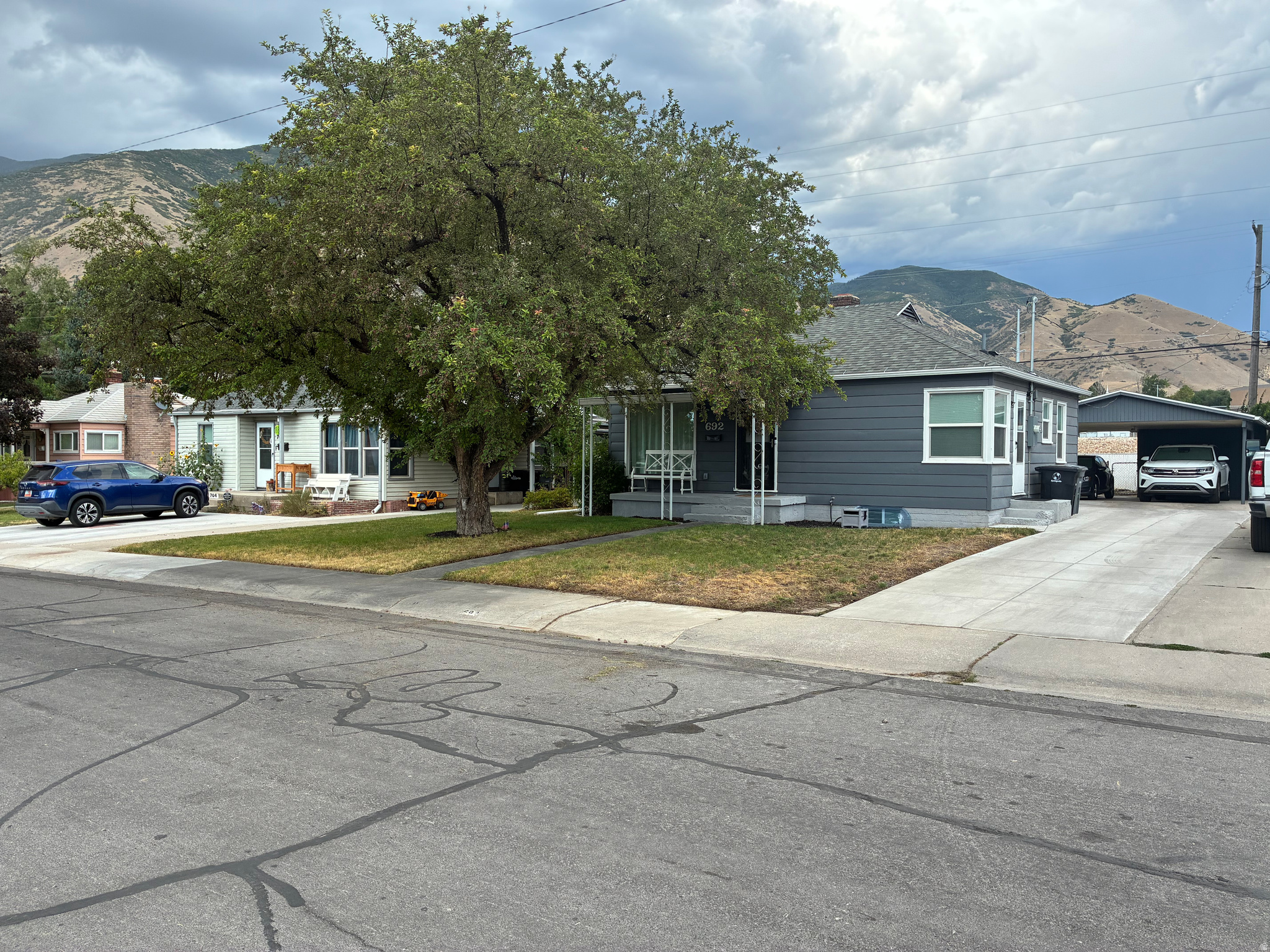 YOU CAN'T MISS THIS ONE; it shows pride of ownership and is remodeled throughout, new concrete driveway, updated kitchen and cabinets , lot of items newly replaced: windows,roof,fridge,ac,water heater, new metal shed on the back patio,new floor and carpet, new lighting, fresh paint troughout the house, newer wood counters, lots of storage in the basement, finishing the 2nd bathroom down stairs will be easy and is up to the buyers to do it after closing, move in ready, everything has been updated, sellers moving to another state, ready to close asap, please send offers to jroboloba@gmail.com, this is not a short sale, do not bother offering low, you will be rejected.