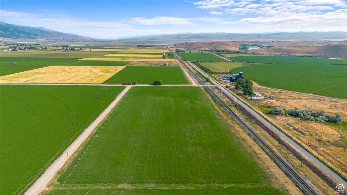 CLOVER ESTATES - Land