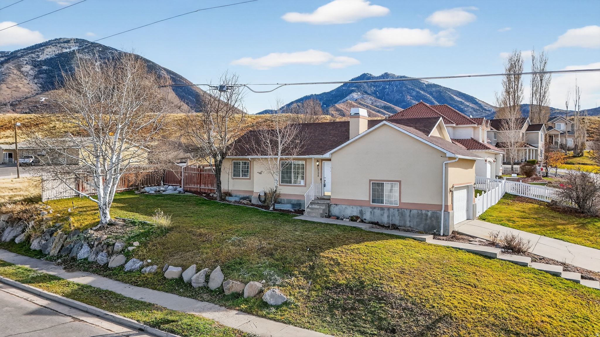 VINE STREET VILLAS - Residential