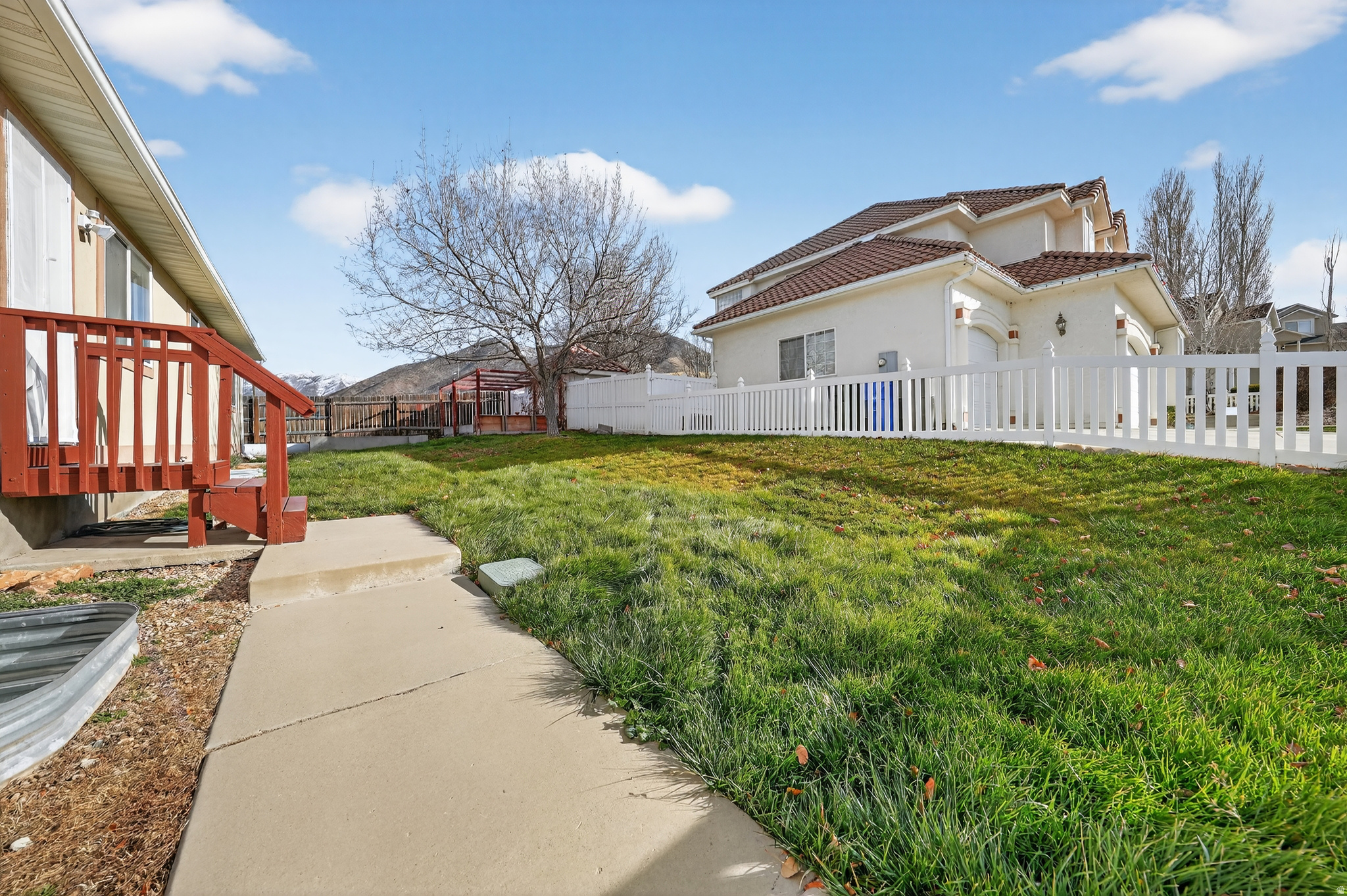 VINE STREET VILLAS - Residential