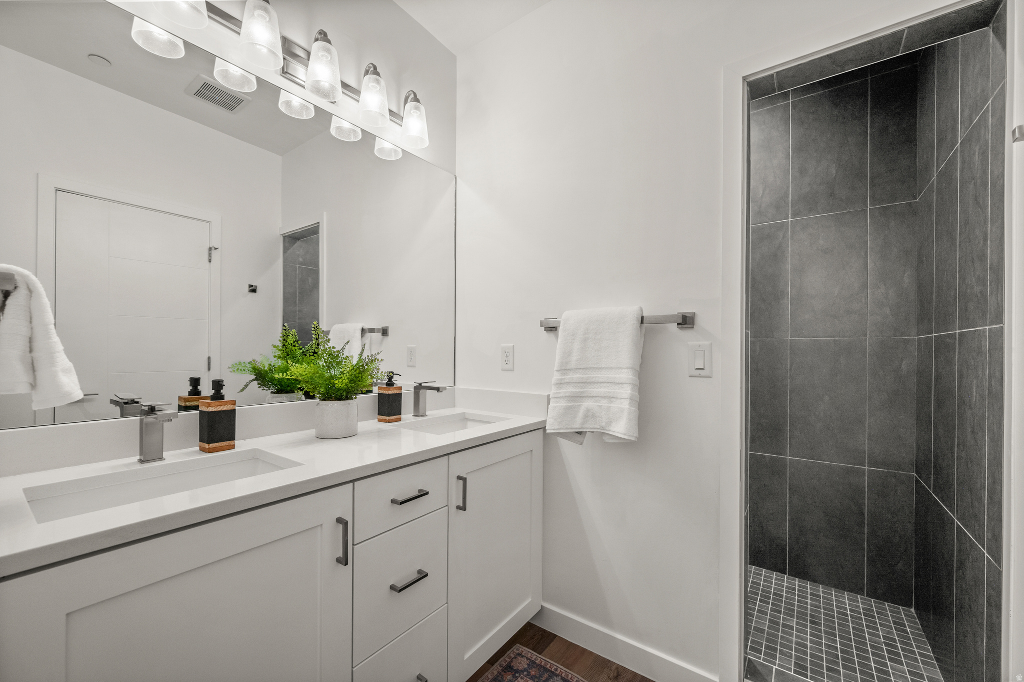 EVANS SQUARE - Residential