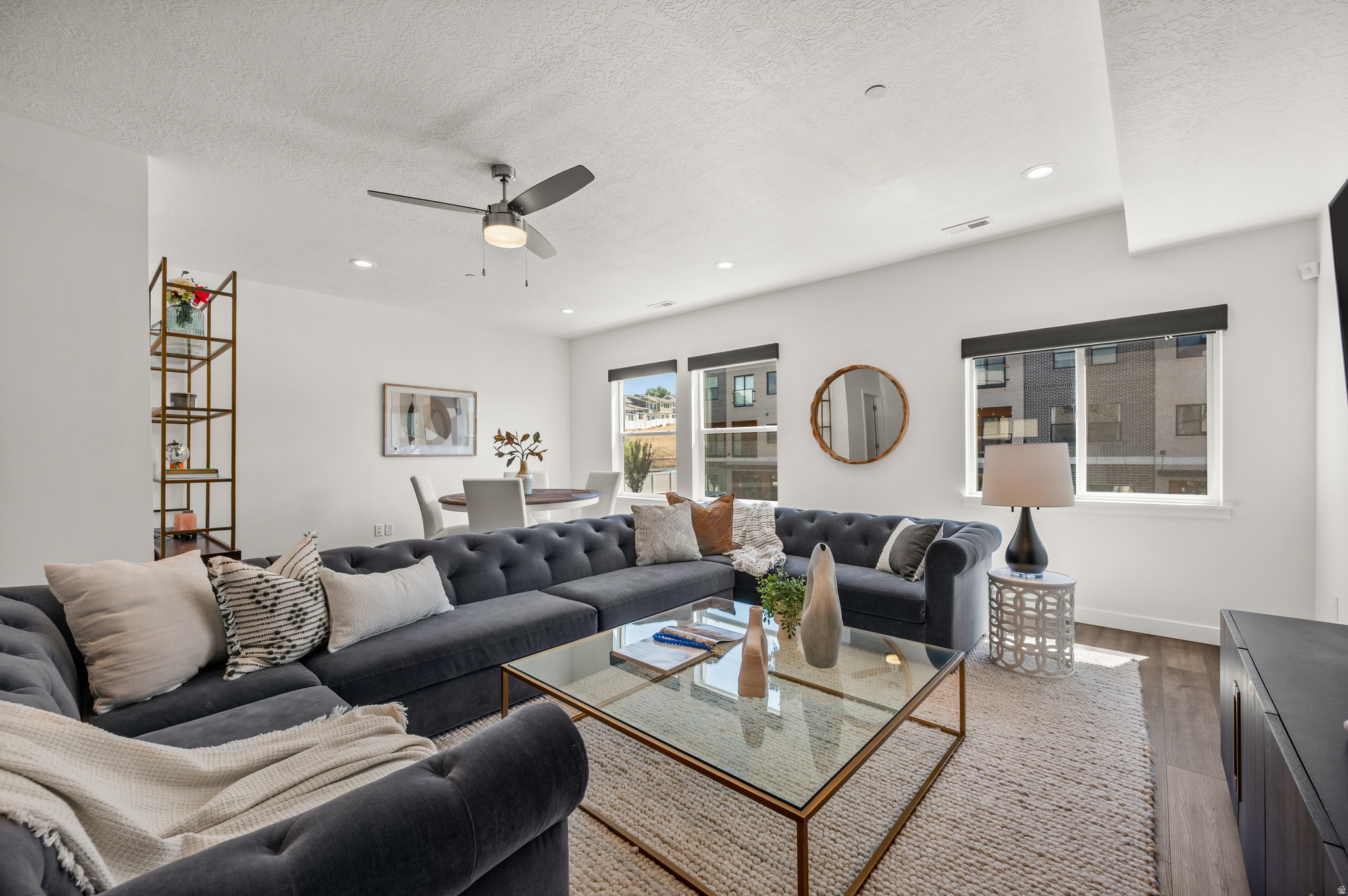 EVANS SQUARE - Residential