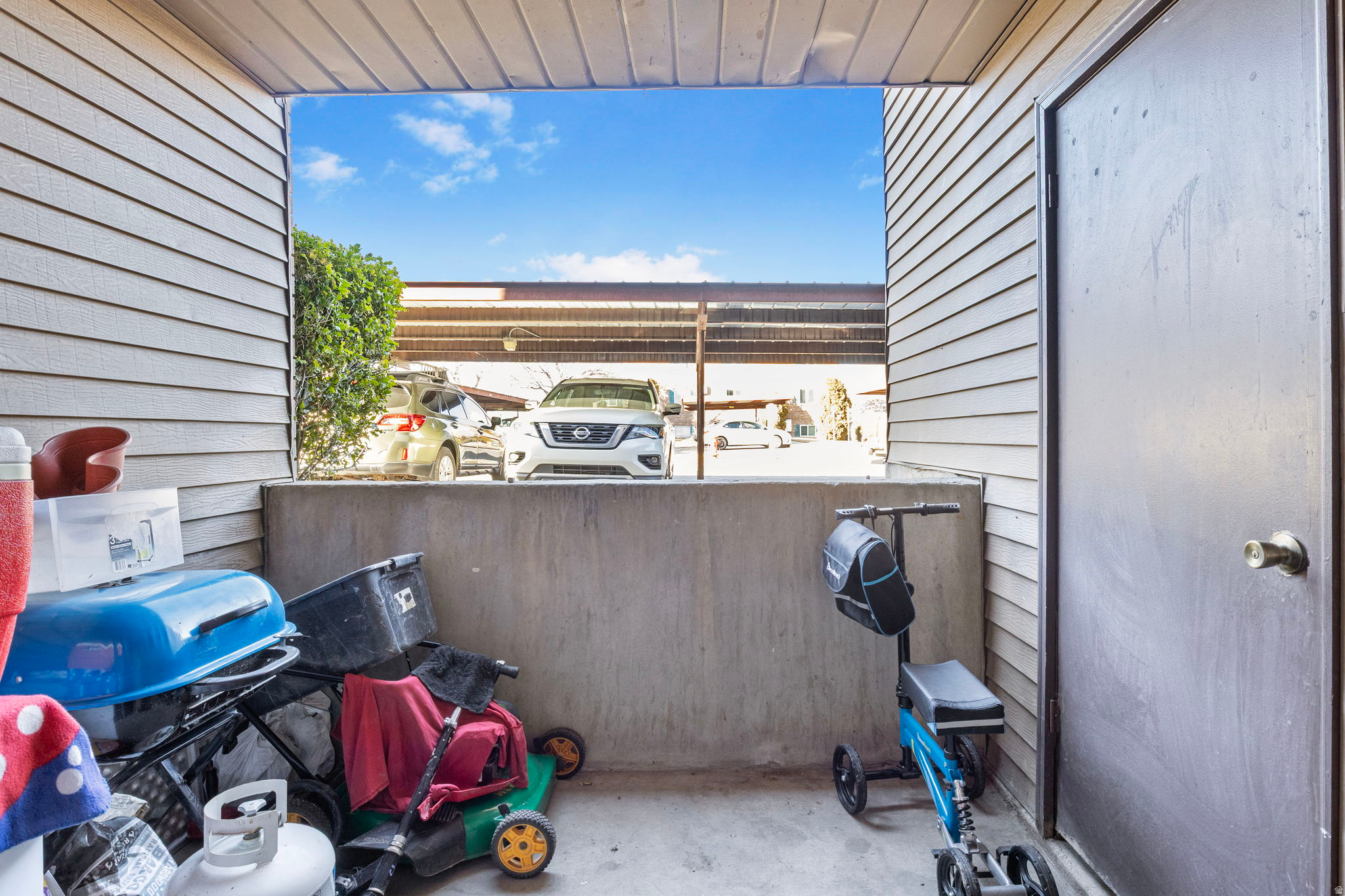OAK MEADOWS CONDOS - Residential