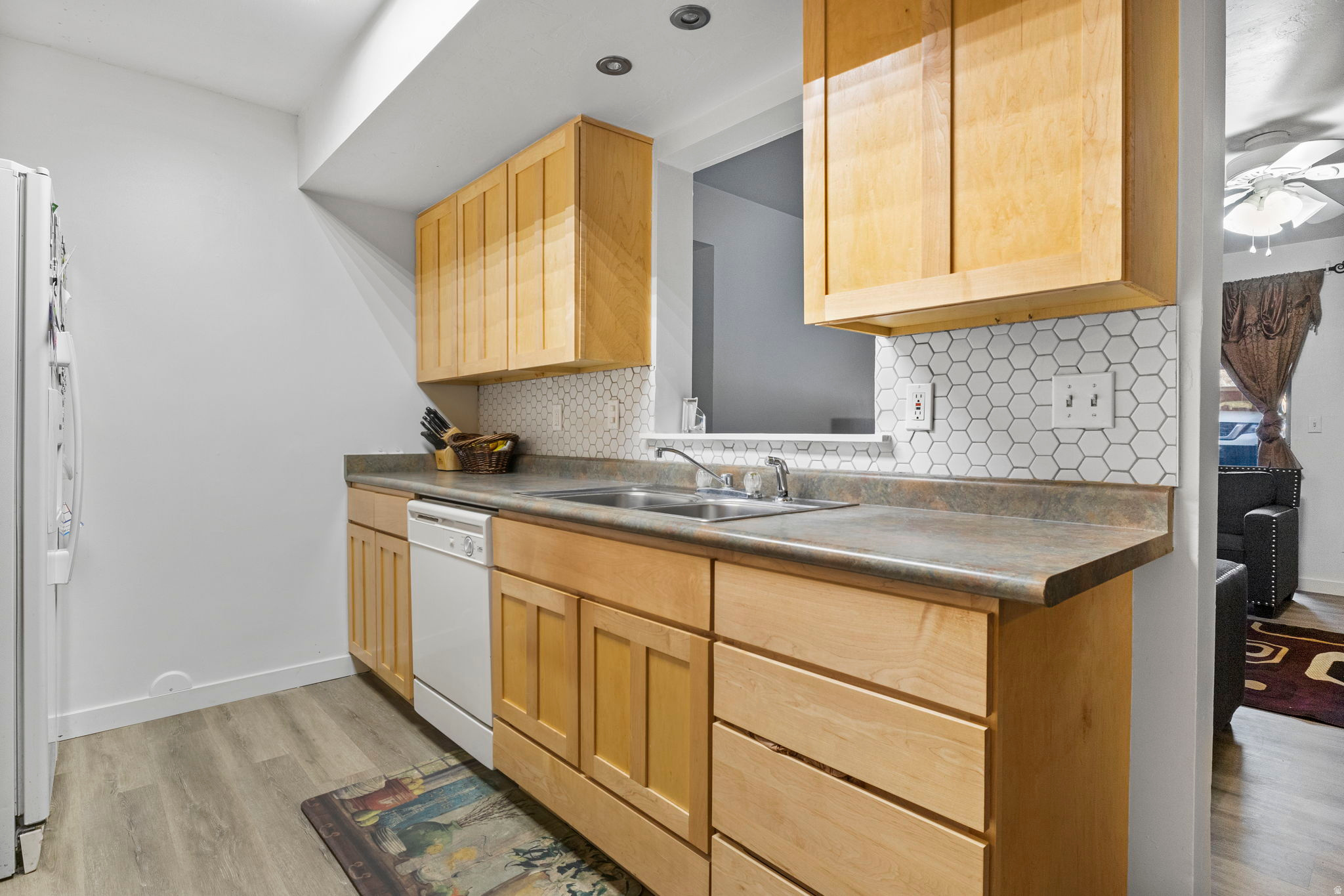 OAK MEADOWS CONDOS - Residential