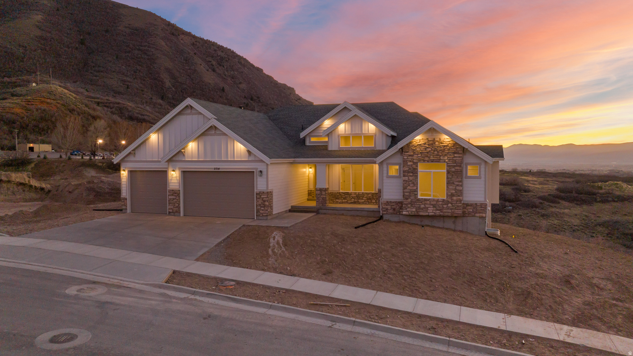 Move-in Ready Brookline Home. Great use of floor plan. Stunning views of the mountains and valley at the Oakridge Cove community. $10K in closing costs with the builder's preferred lender! Call/text a Salisbury agent today for more info about this or any other model that we can build you at this one-of-a-kind Spanish Fork community! Buyer to verify all info