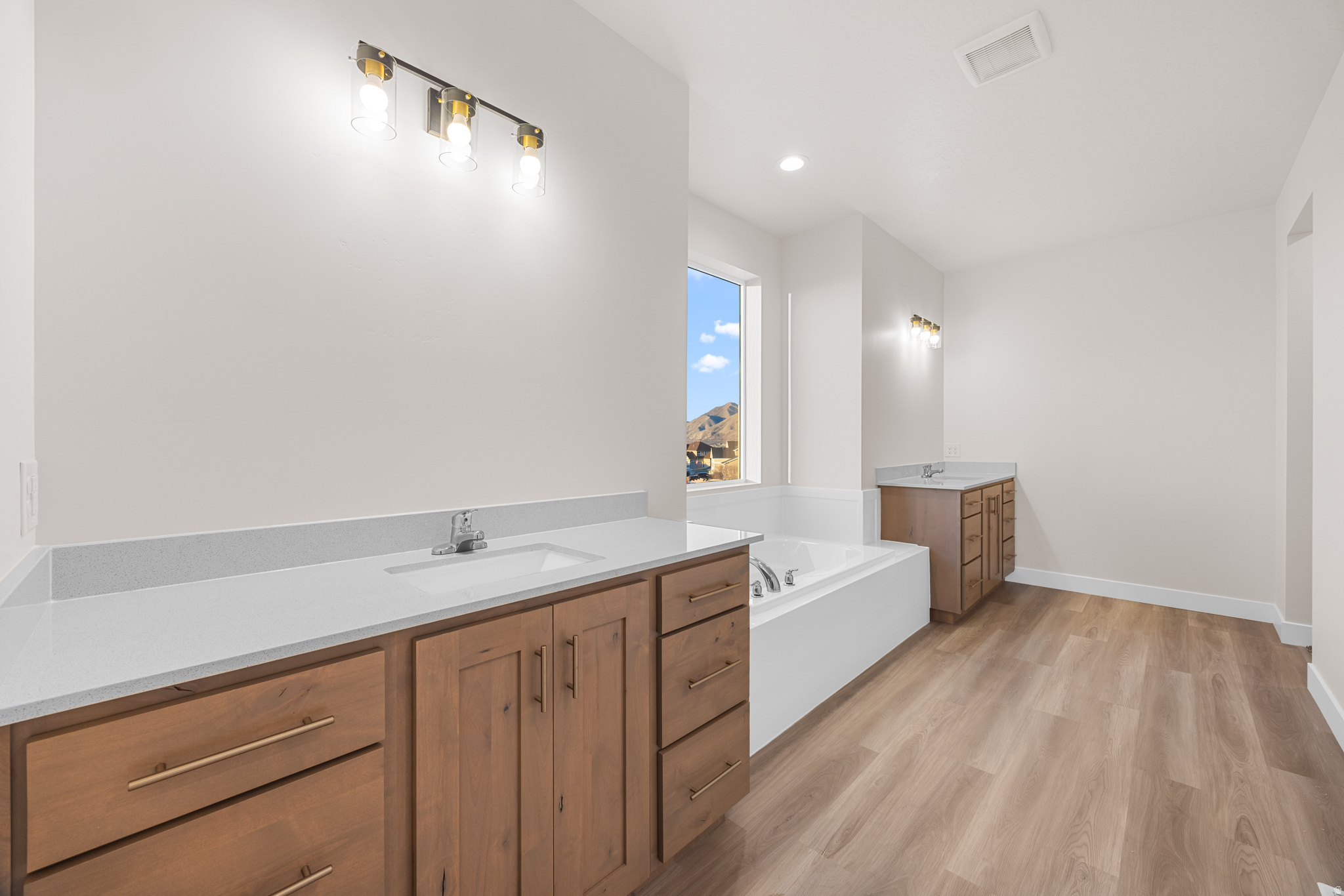 OAKRIDGE COVE - Residential