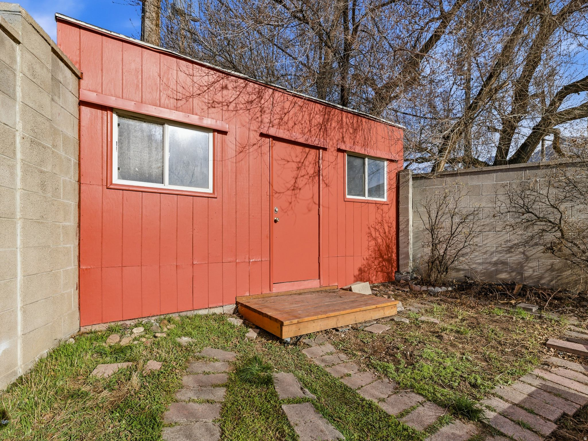 LORAN HEIGHTS ADD - Residential Lease