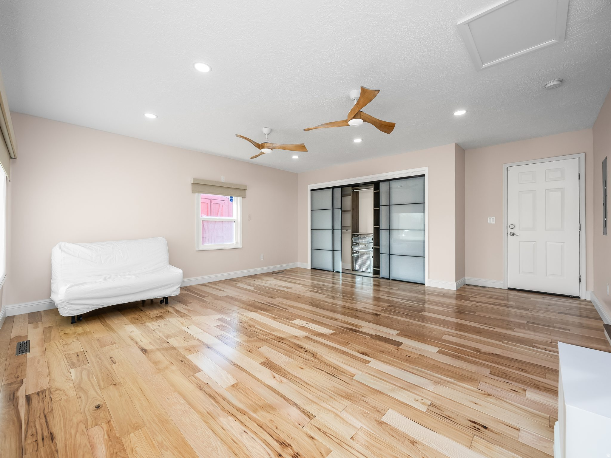 LORAN HEIGHTS ADD - Residential Lease