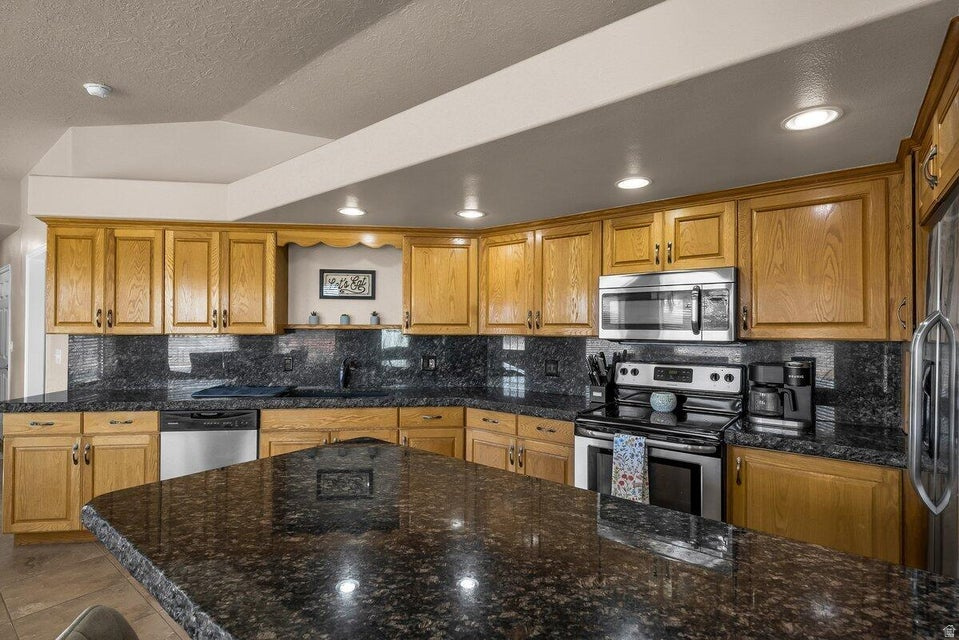 WINCHESTER HILLS - Residential