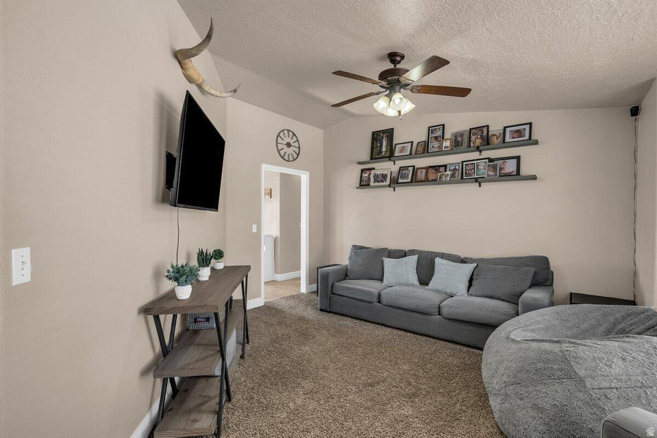 WINCHESTER HILLS - Residential