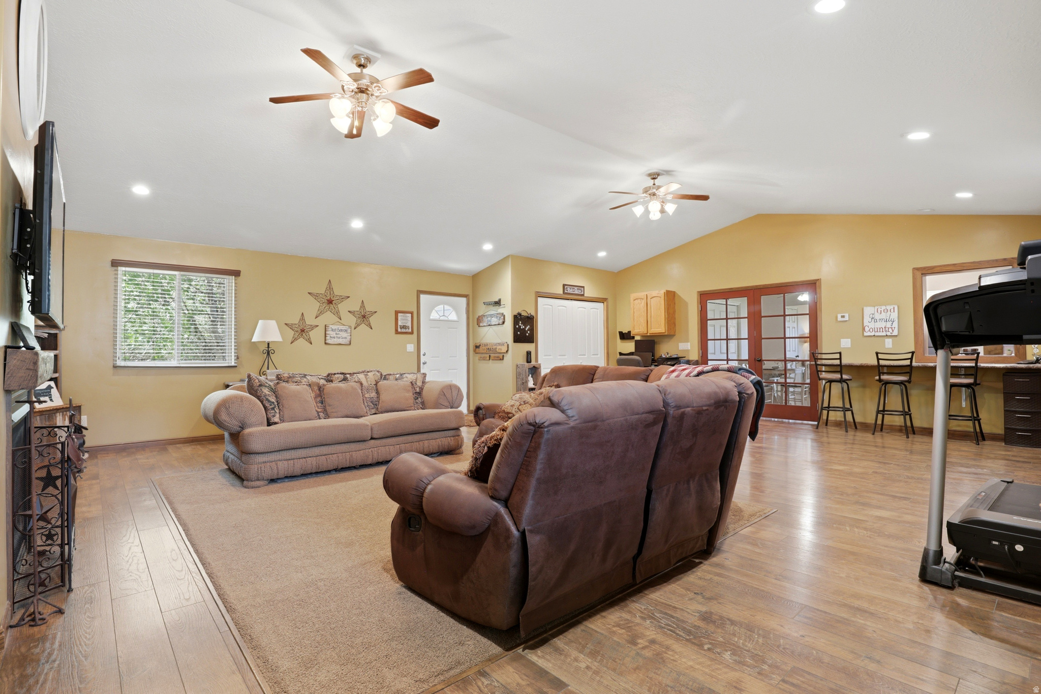 HAYES WEST - Residential