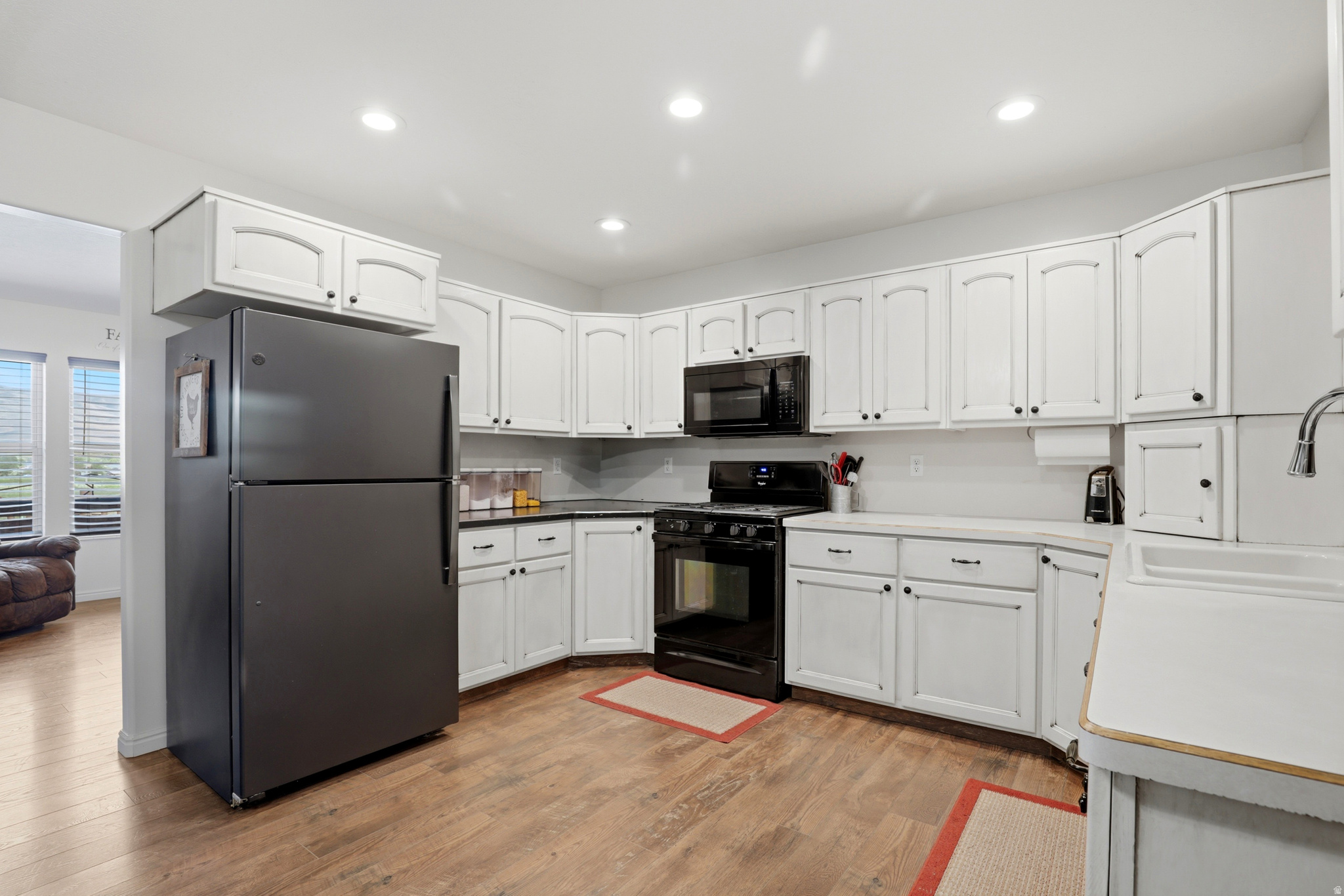 HAYES WEST - Residential