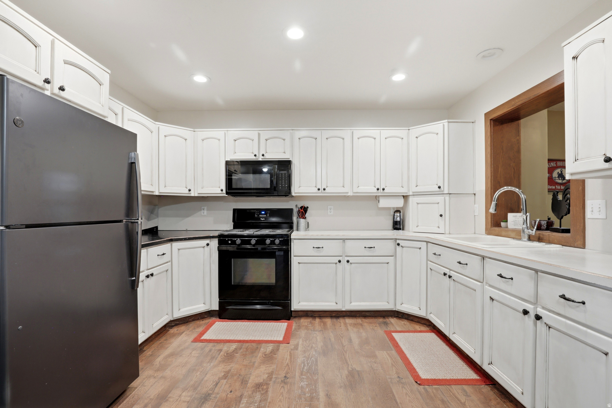 HAYES WEST - Residential