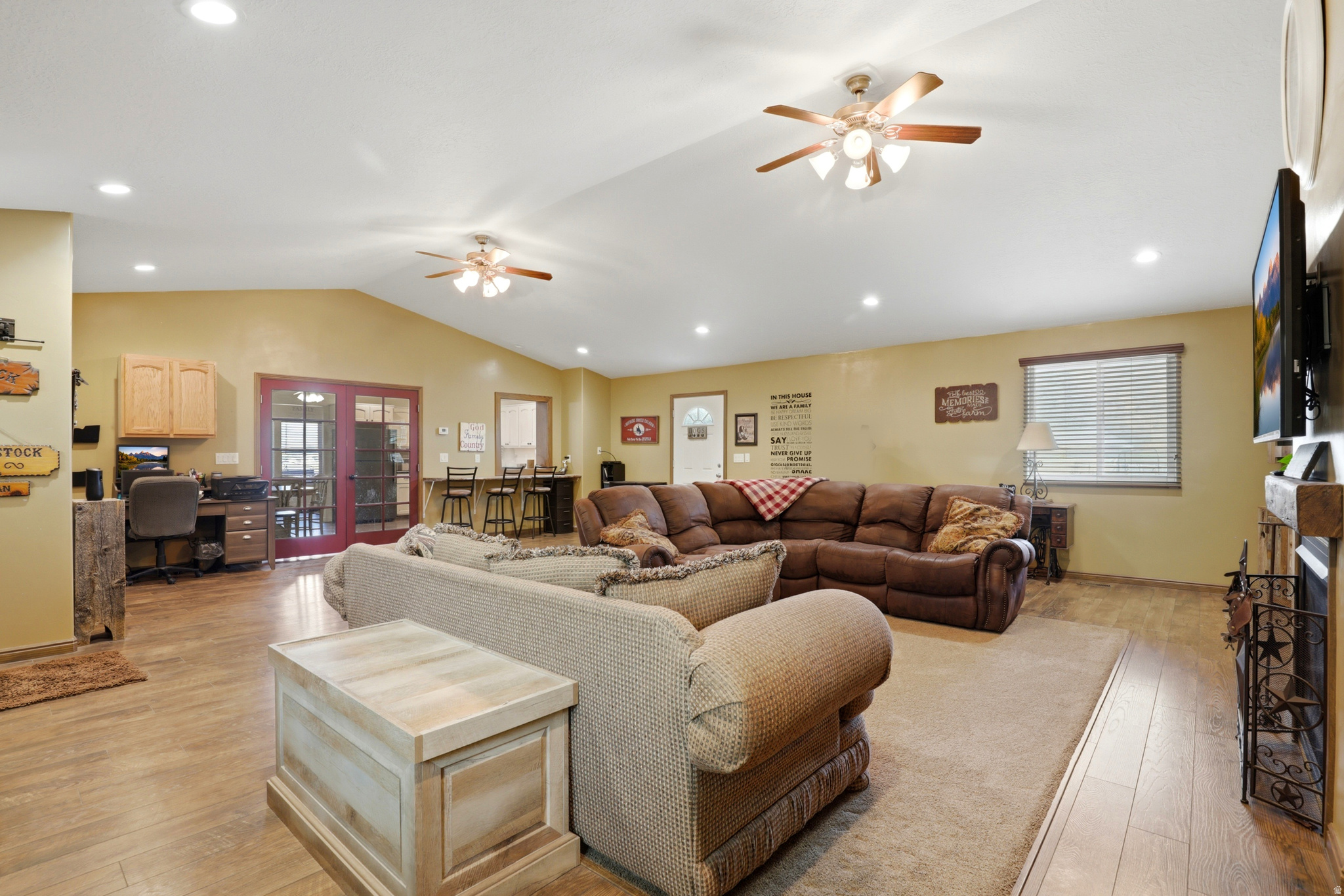 HAYES WEST - Residential