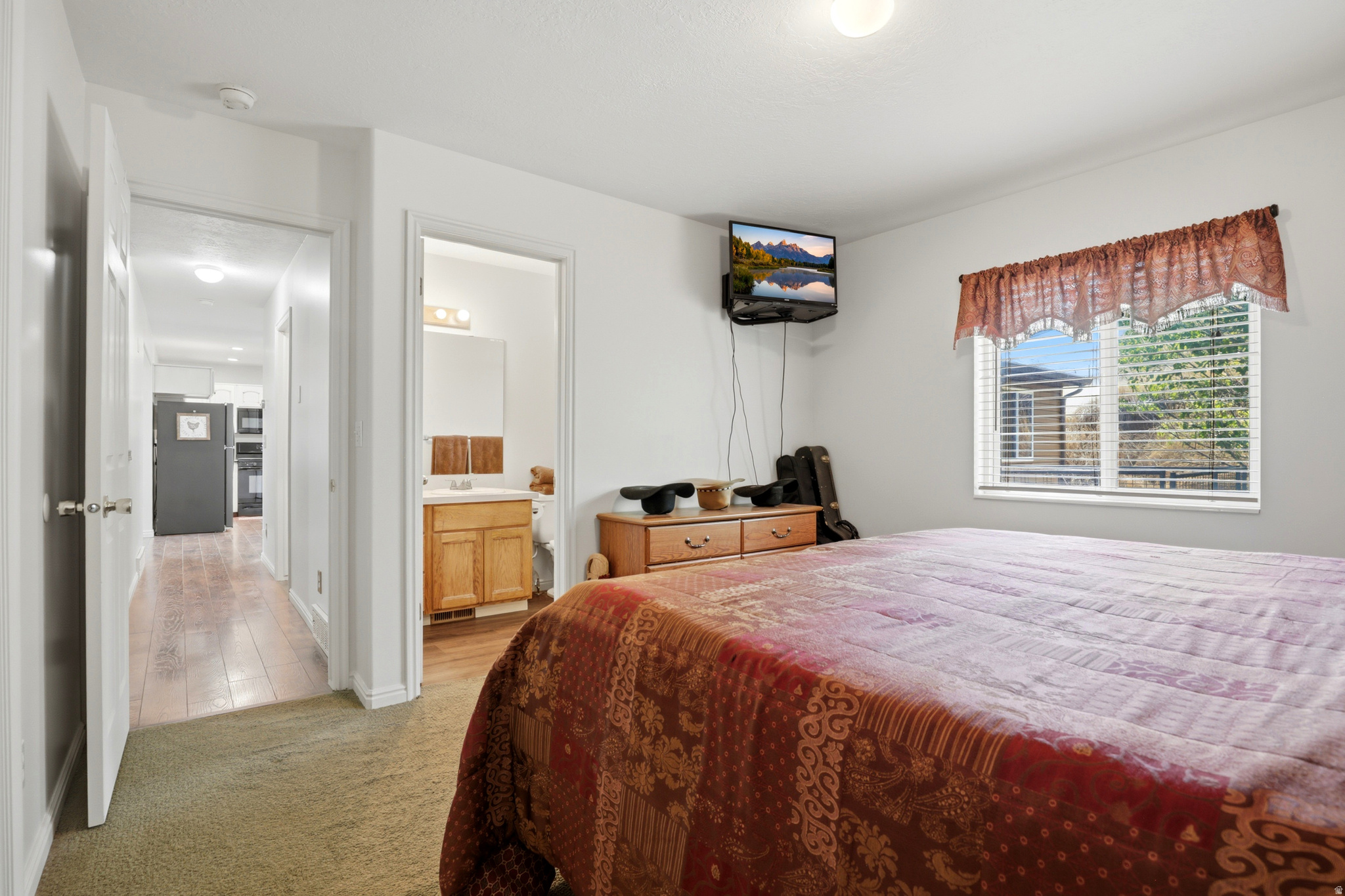 HAYES WEST - Residential