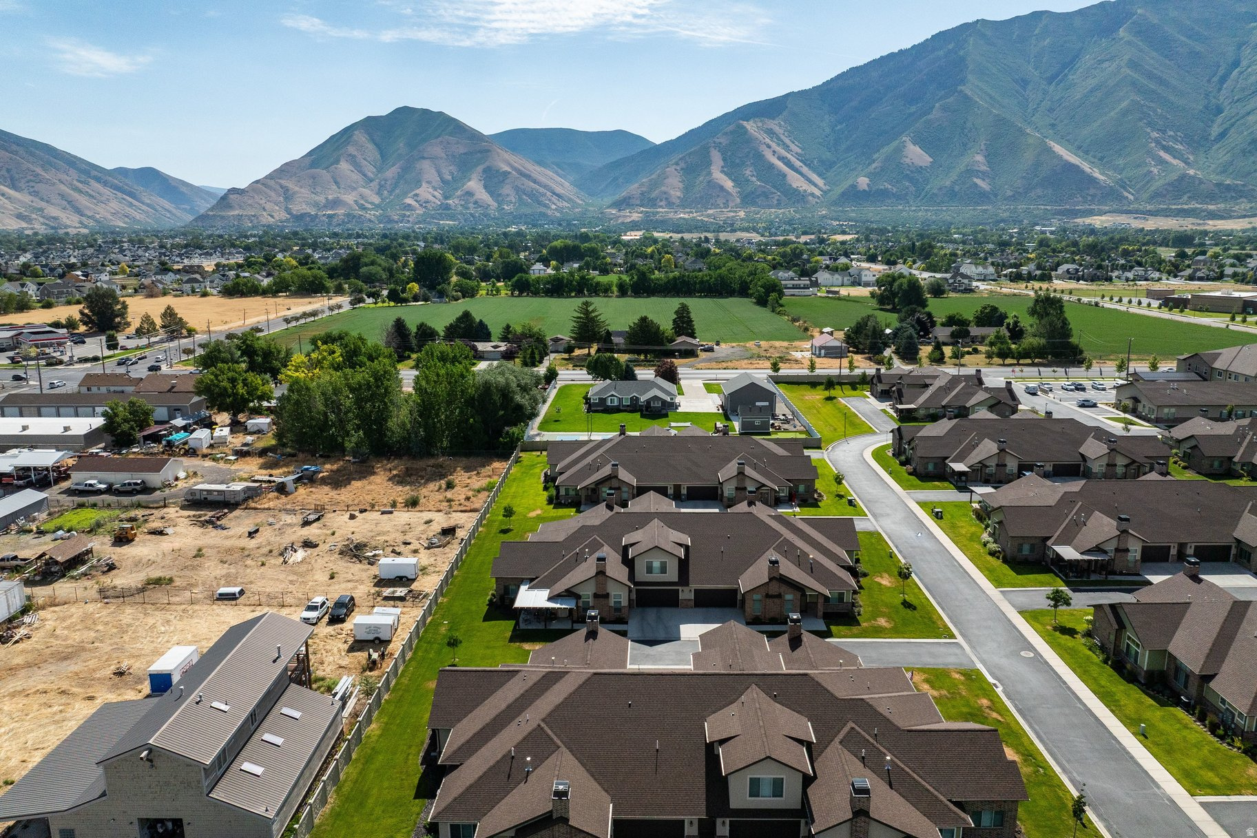 MAPLE LANDING - Residential