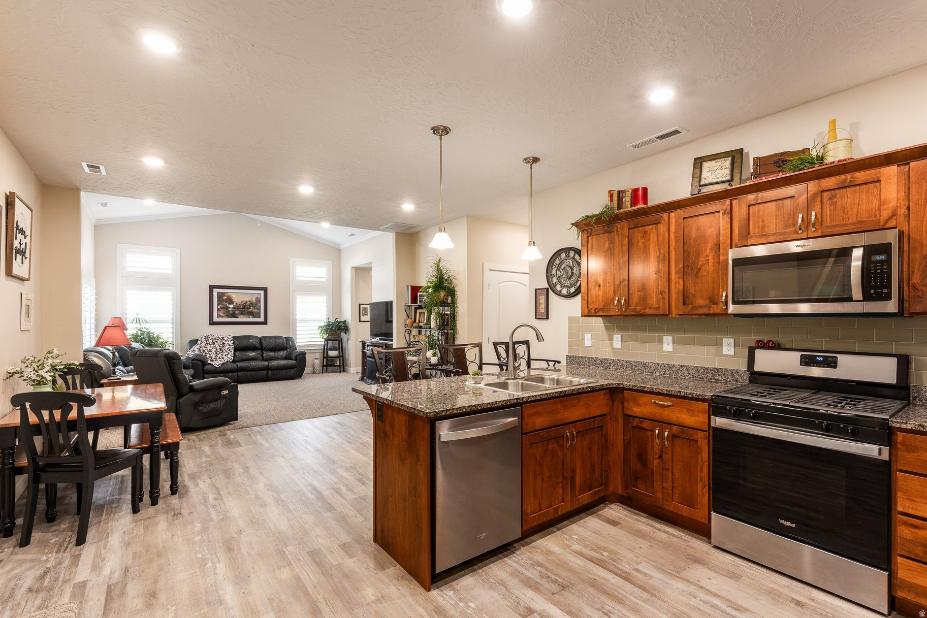 MAPLE LANDING - Residential