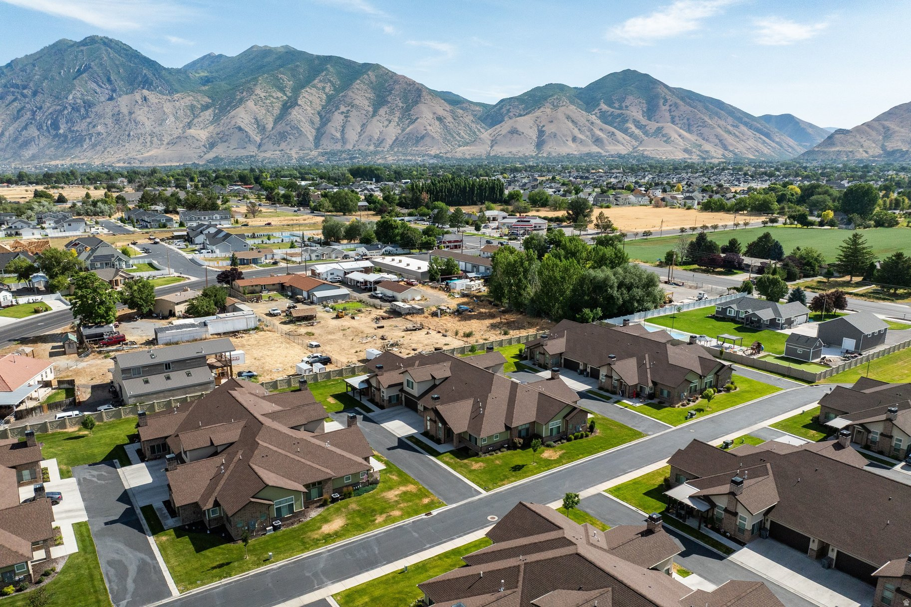 MAPLE LANDING - Residential