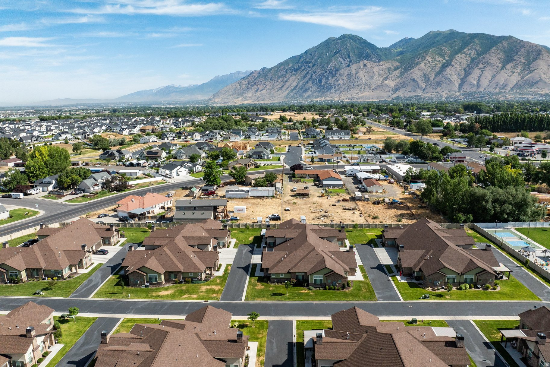 MAPLE LANDING - Residential
