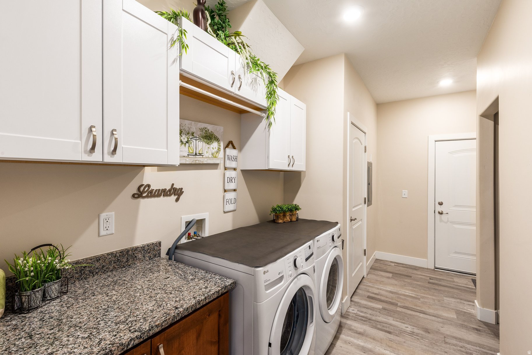 MAPLE LANDING - Residential