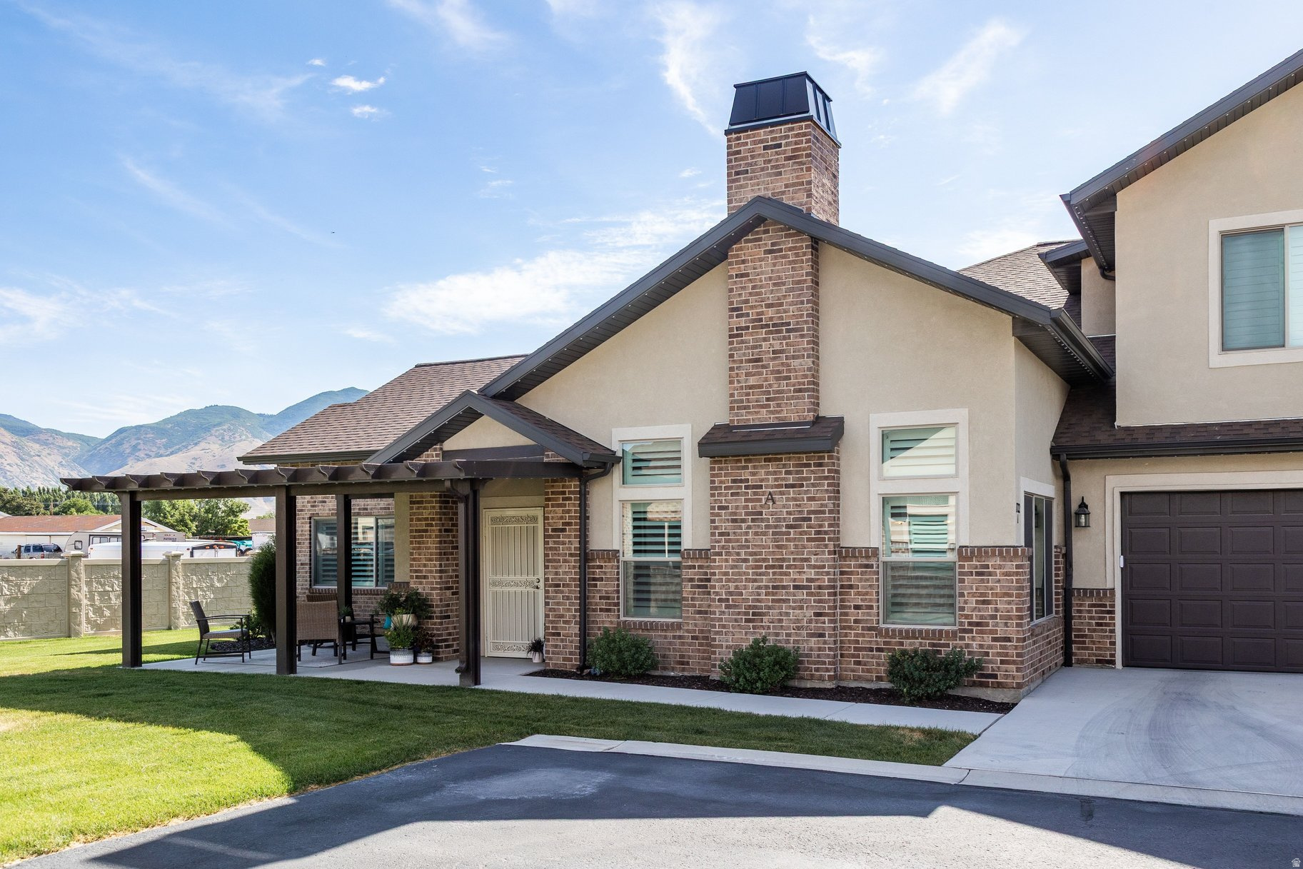 MAPLE LANDING - Residential