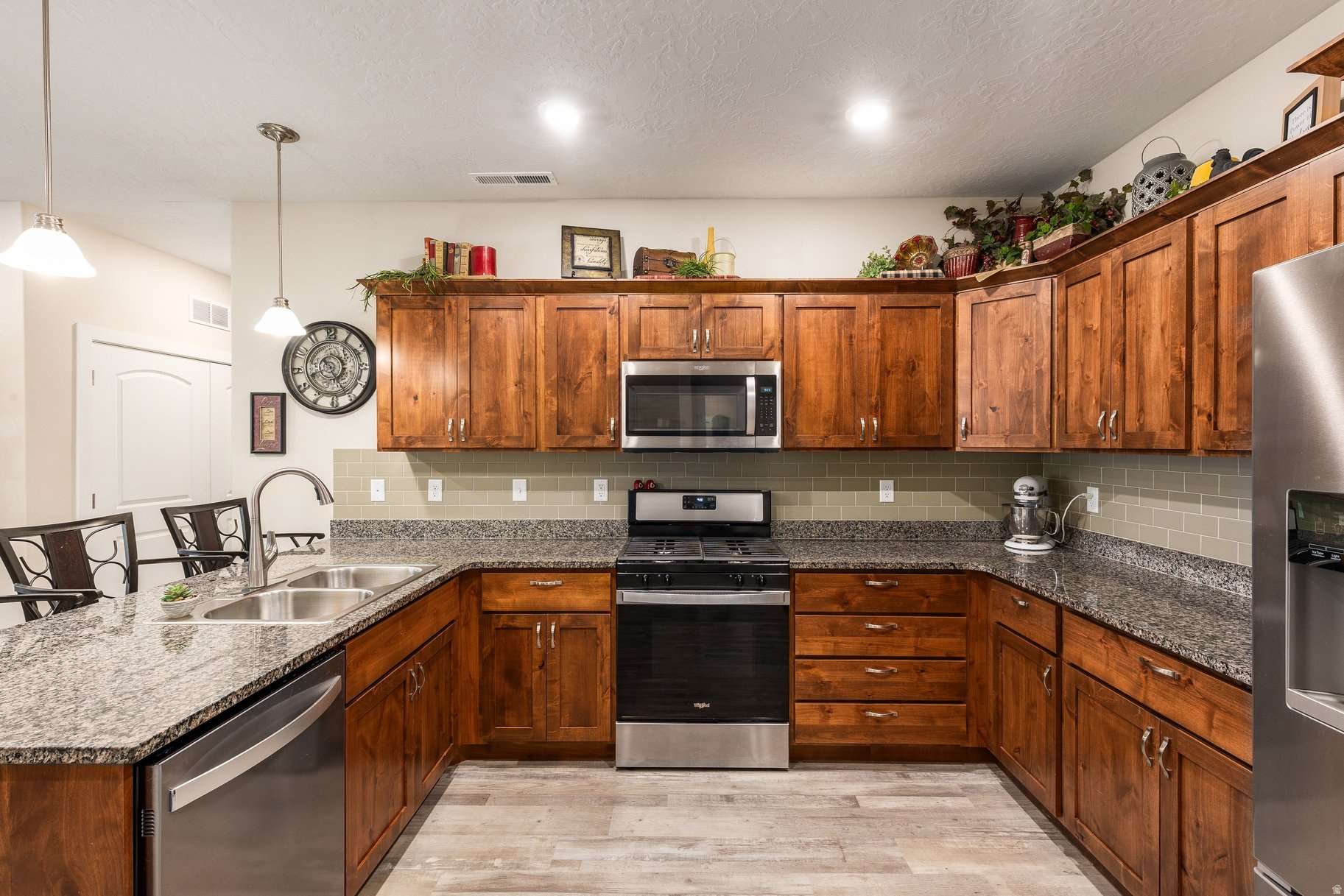 MAPLE LANDING - Residential