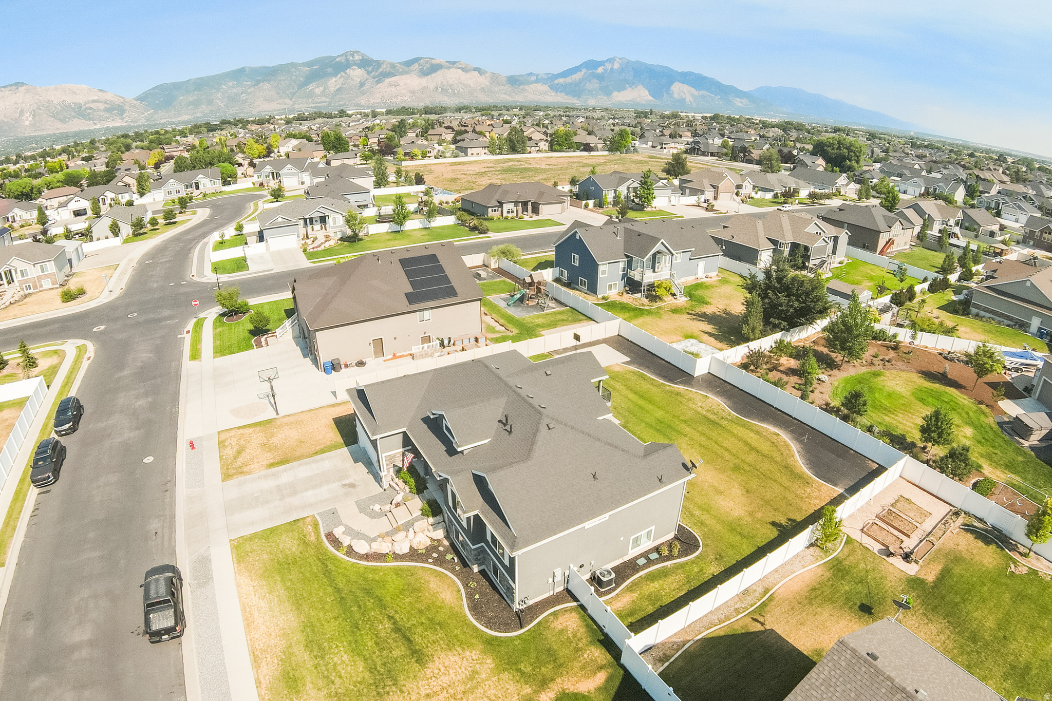 S CURVE ESTATES - Residential
