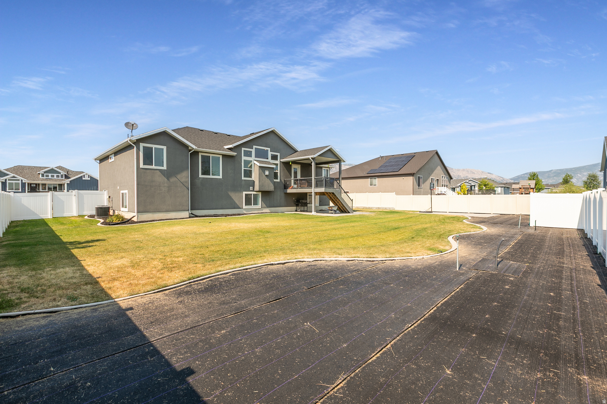 S CURVE ESTATES - Residential