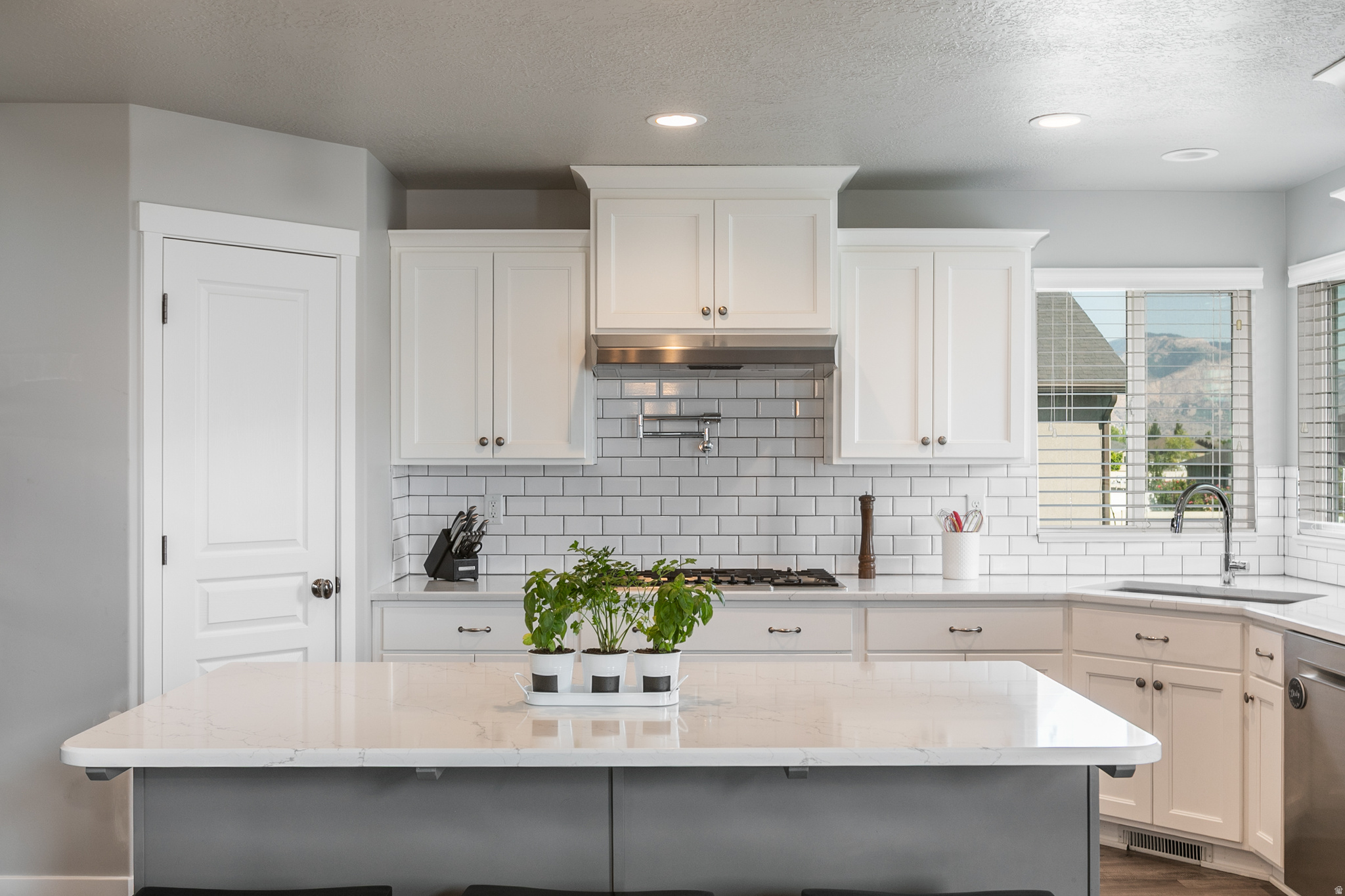 S CURVE ESTATES - Residential