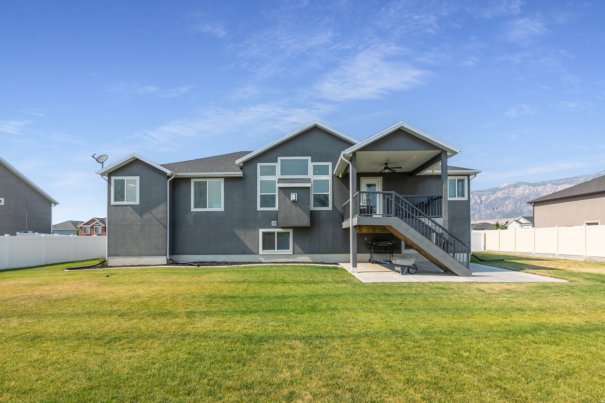 S CURVE ESTATES - Residential