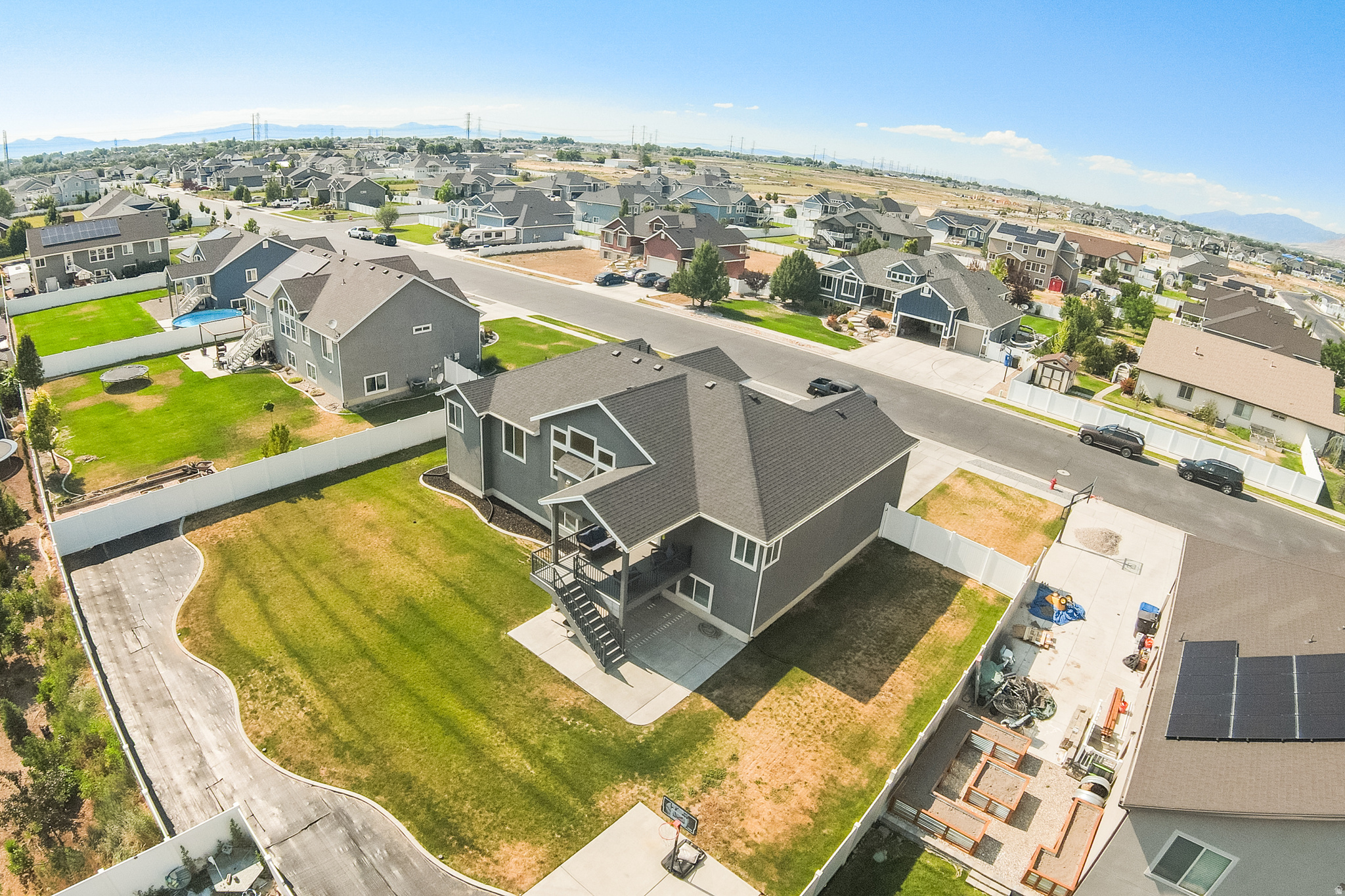 S CURVE ESTATES - Residential