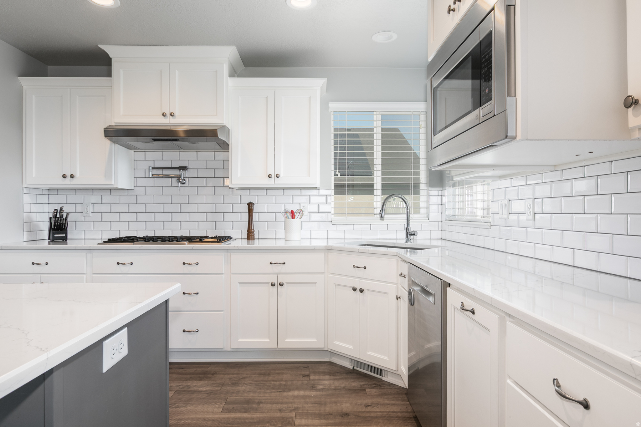 S CURVE ESTATES - Residential