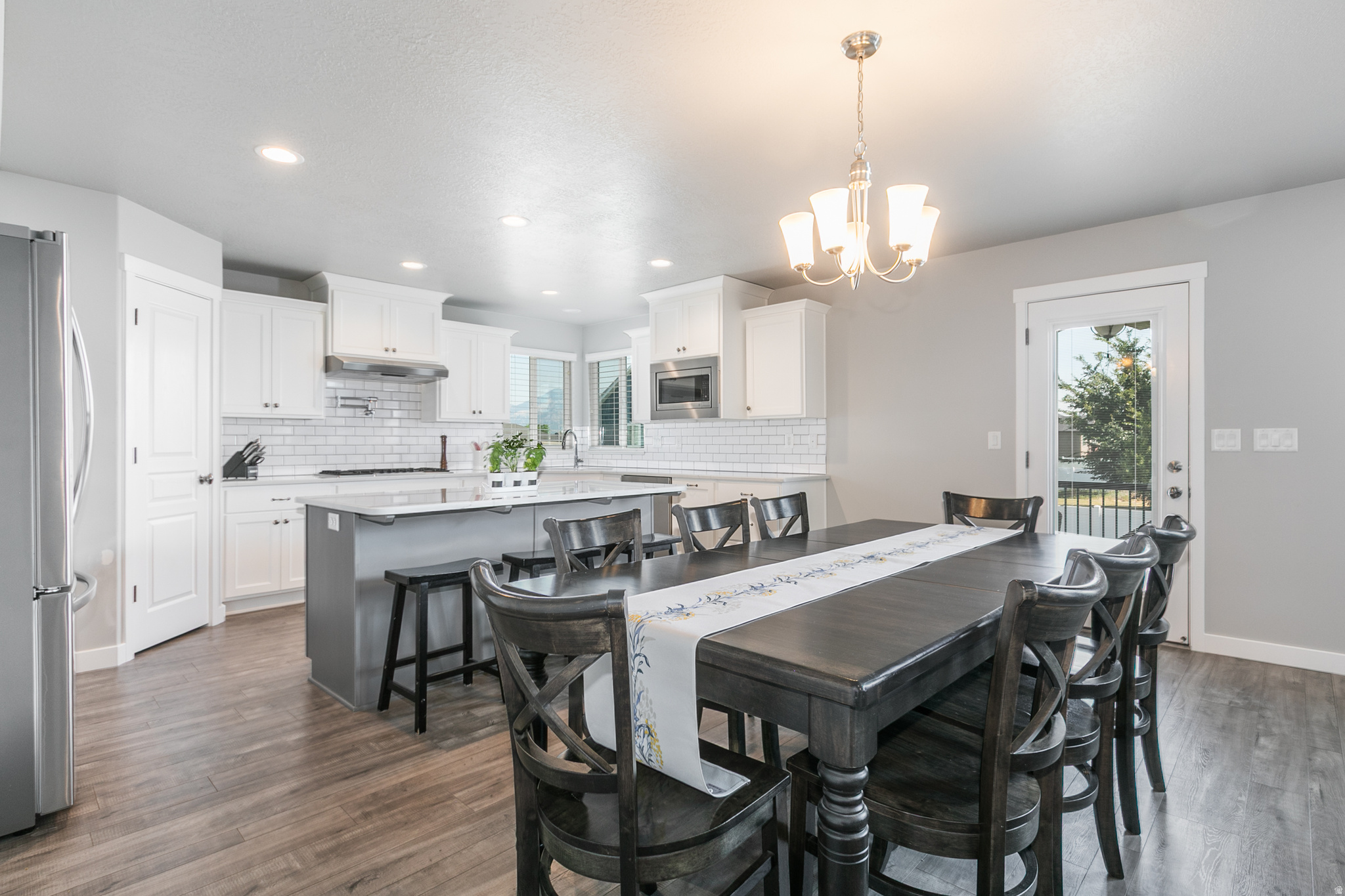 S CURVE ESTATES - Residential