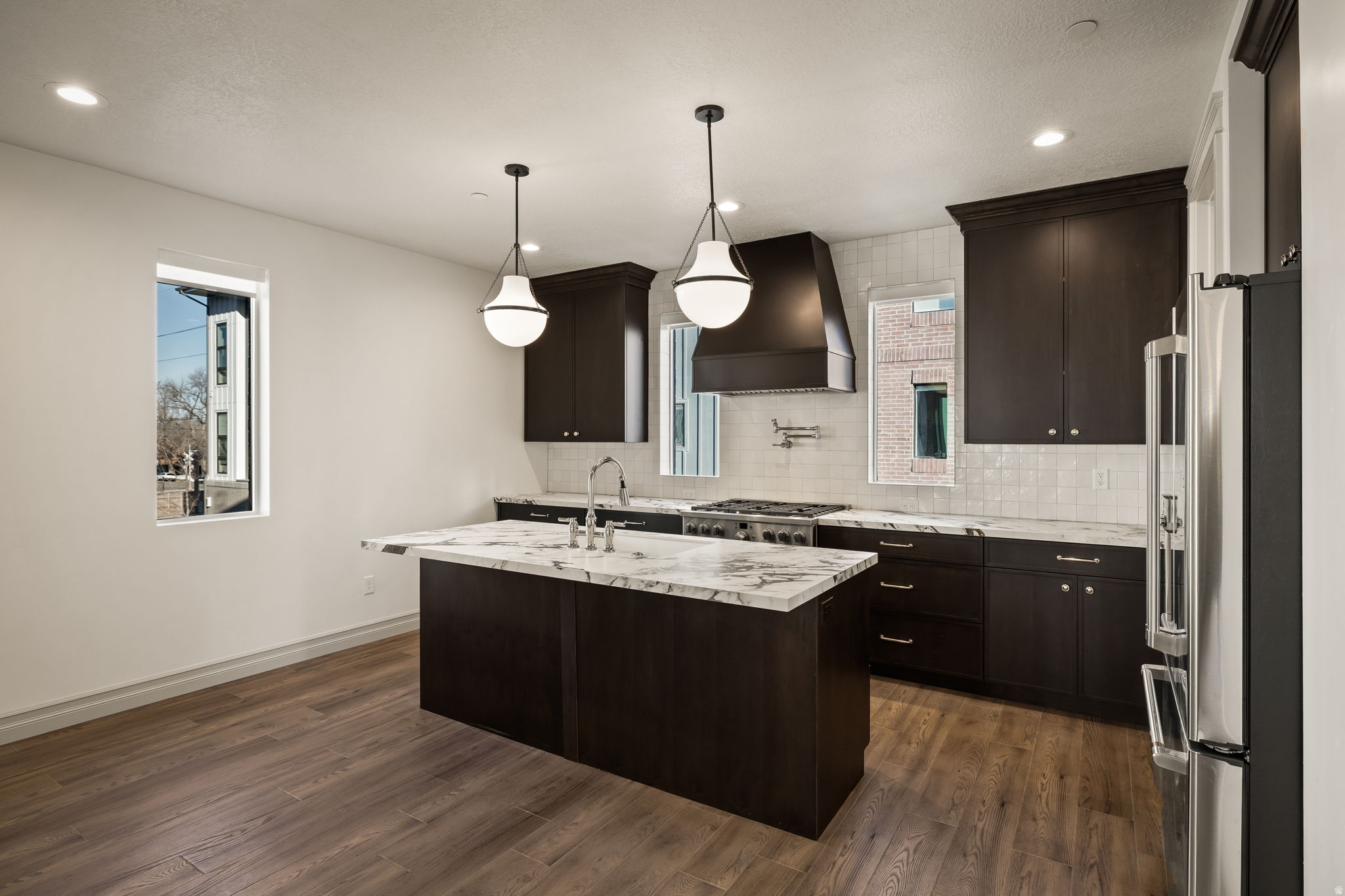 THE IRIS - Residential