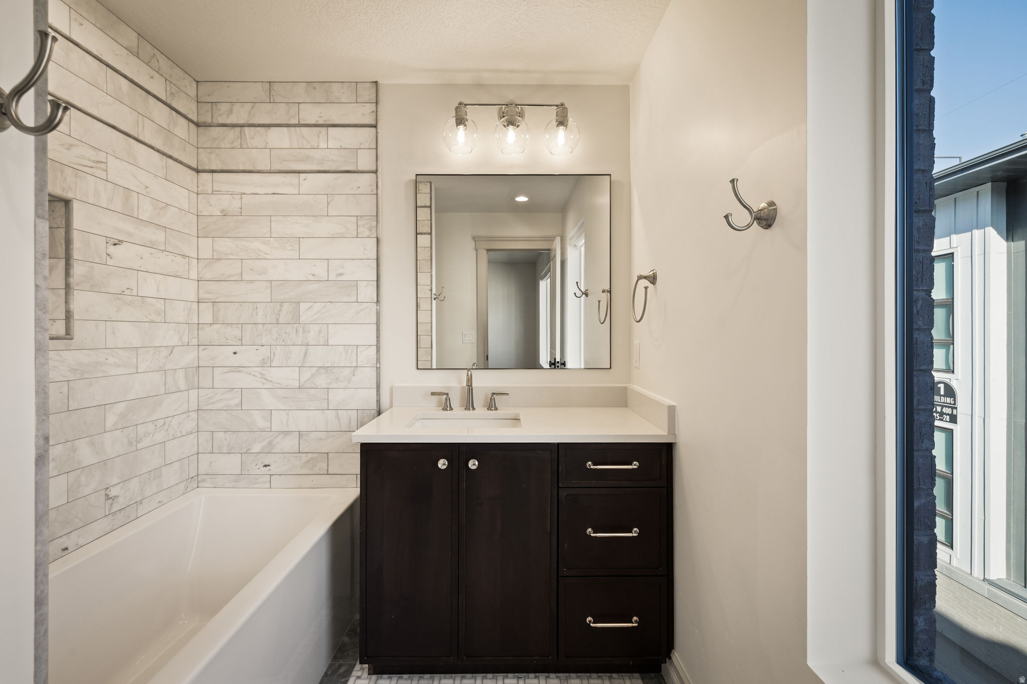 THE IRIS - Residential