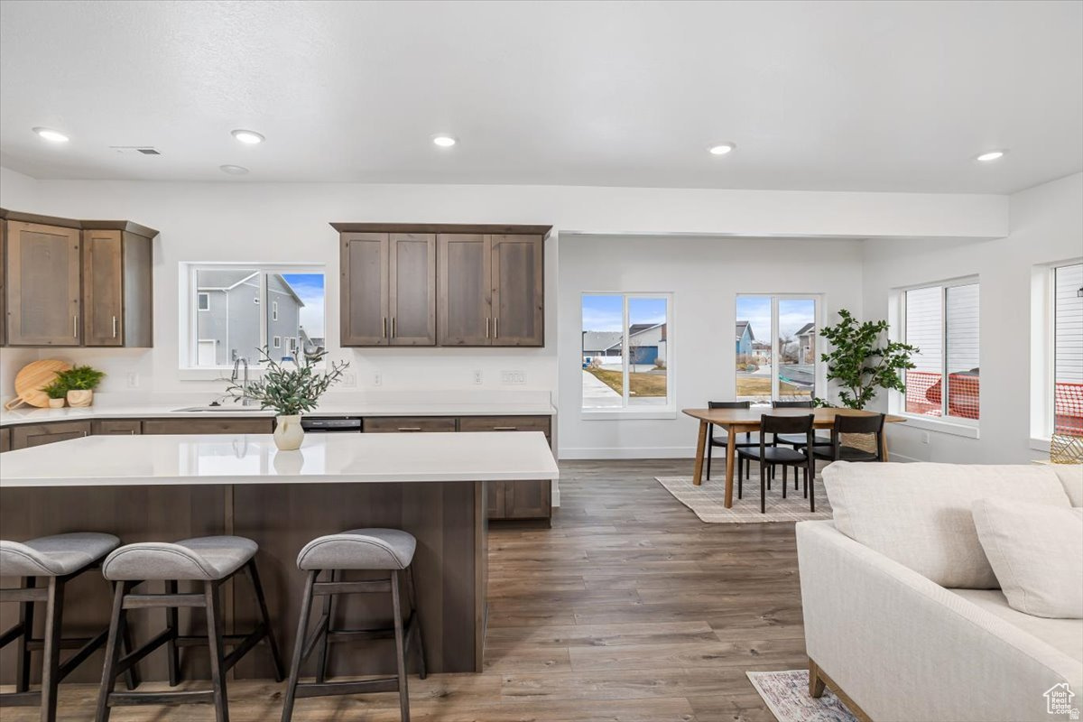 SMILING H - Residential
