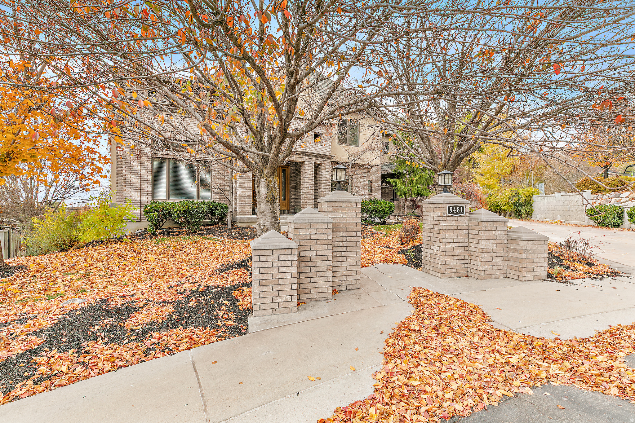 PINNACLE POINTE - Residential