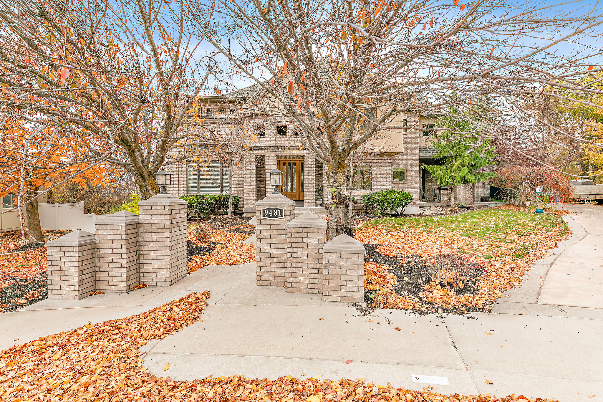 PINNACLE POINTE - Residential