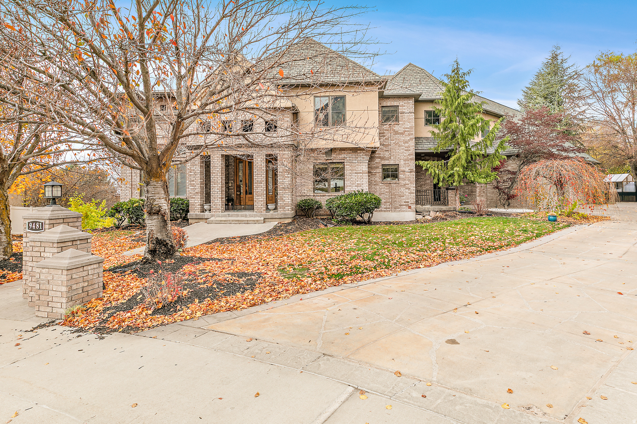 PINNACLE POINTE - Residential