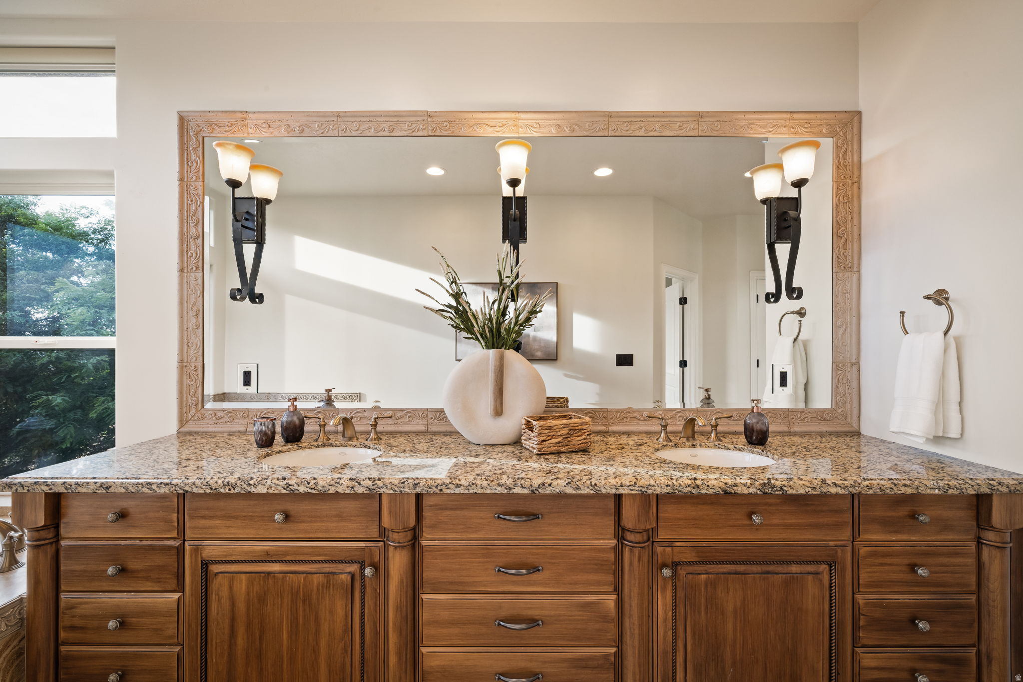 DORCHESTER POINTE - Residential